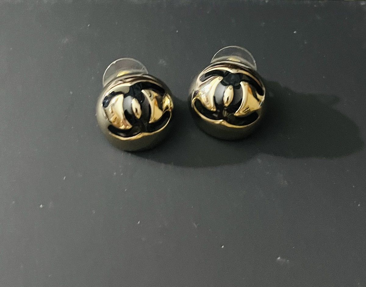 Chanel Chanel gold tone round earrings Size ONE SIZE - 2 Thumbnail