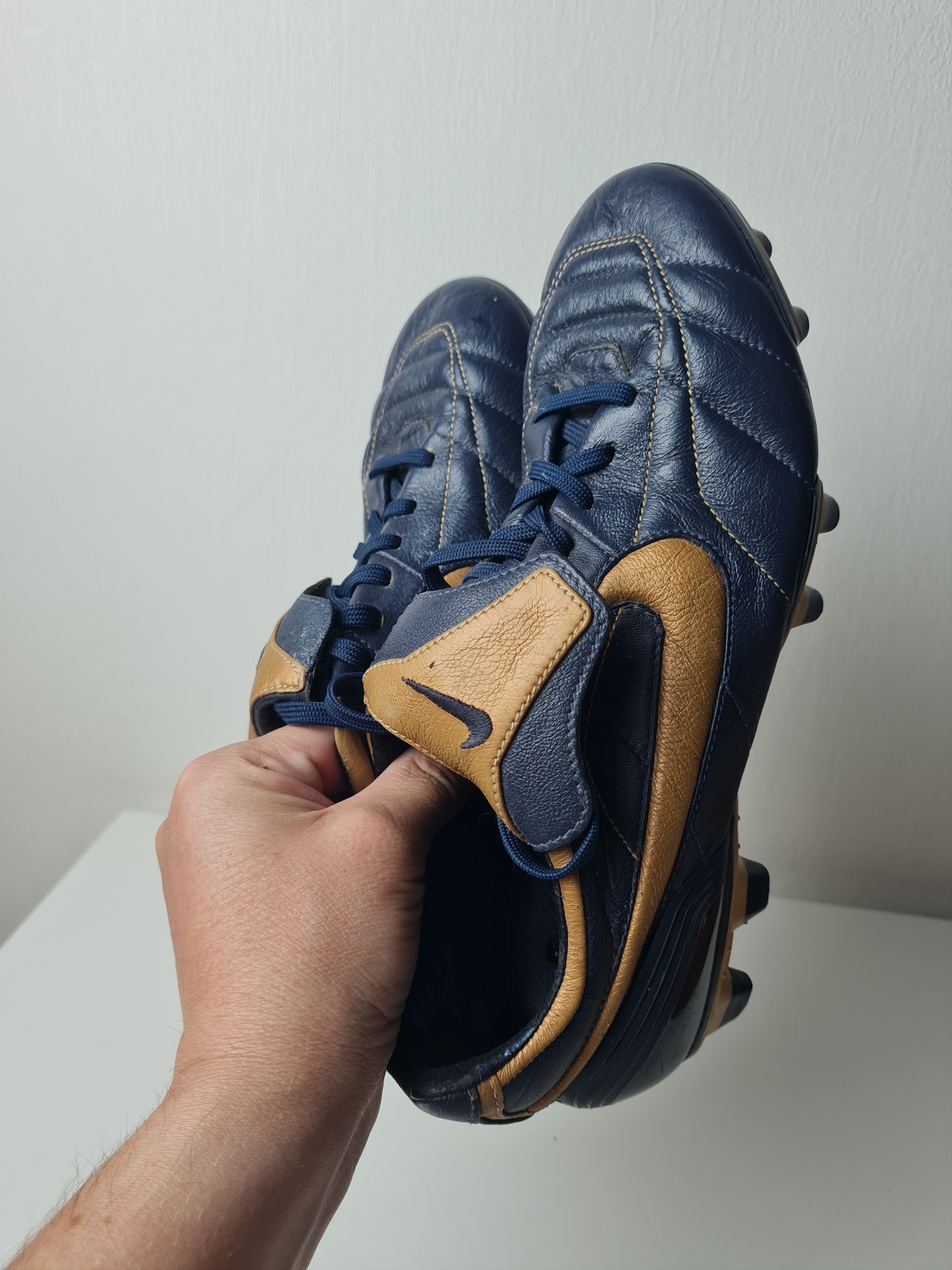 Nike Football Cleats NIKE TIEMPO R10 RONALDINHO Total90 SOCCER Size US 8 / EU 41 - 9 Thumbnail