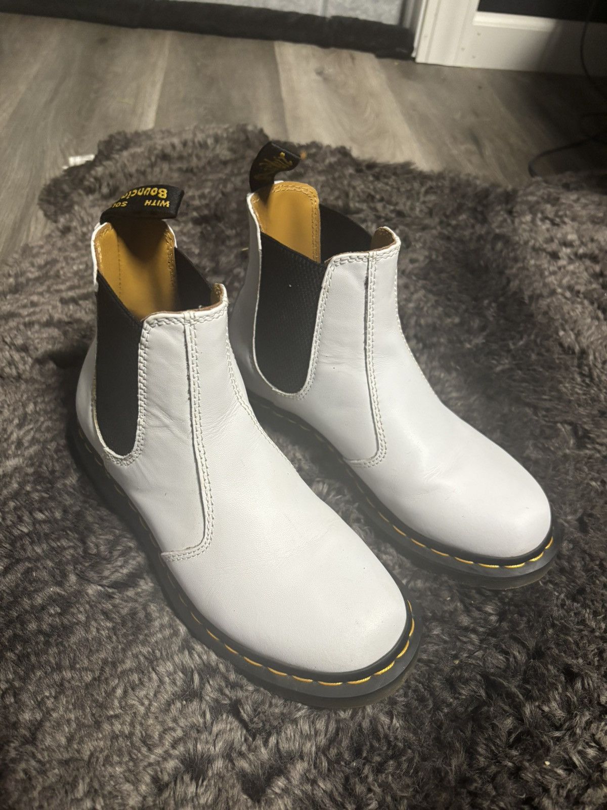 Dr. Martens dr martens white leather Size US 7 / IT 37 - 1 Thumbnail