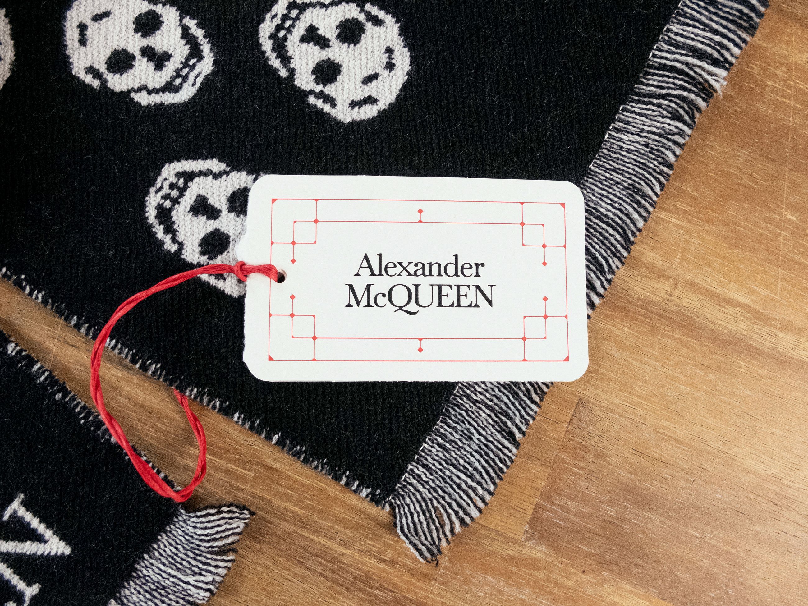 Alexander McQueen ALEXANDER MCQUEEN black white reversible skull wool scarf Size ONE SIZE - 2 Thumbnail