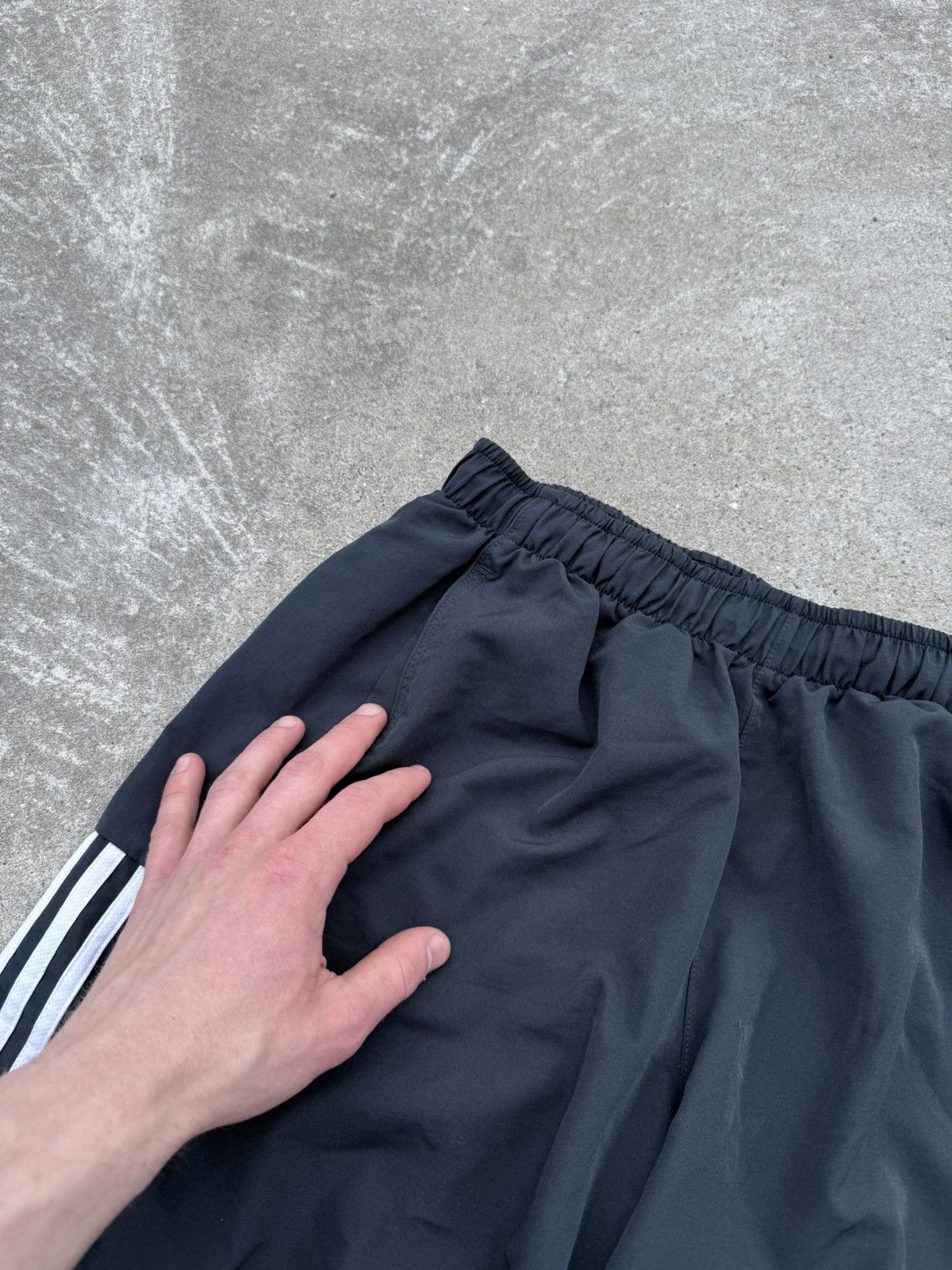 Adidas Vintage adidas Y2K streetwear buggy wide oversized shorts Size US 33 - 7 Thumbnail