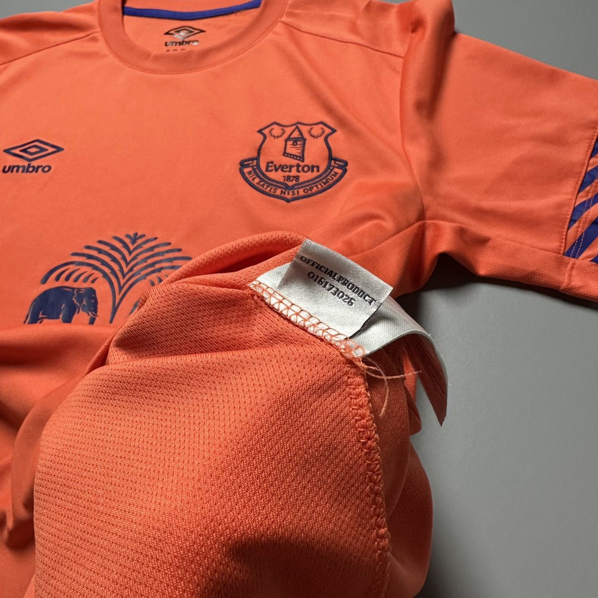 Umbro EVERTON UMBRO 2015/2016 FOOTBALL SOCCER TRAINING JERSEY Size US M / EU 48-50 / 2 - 9 Thumbnail
