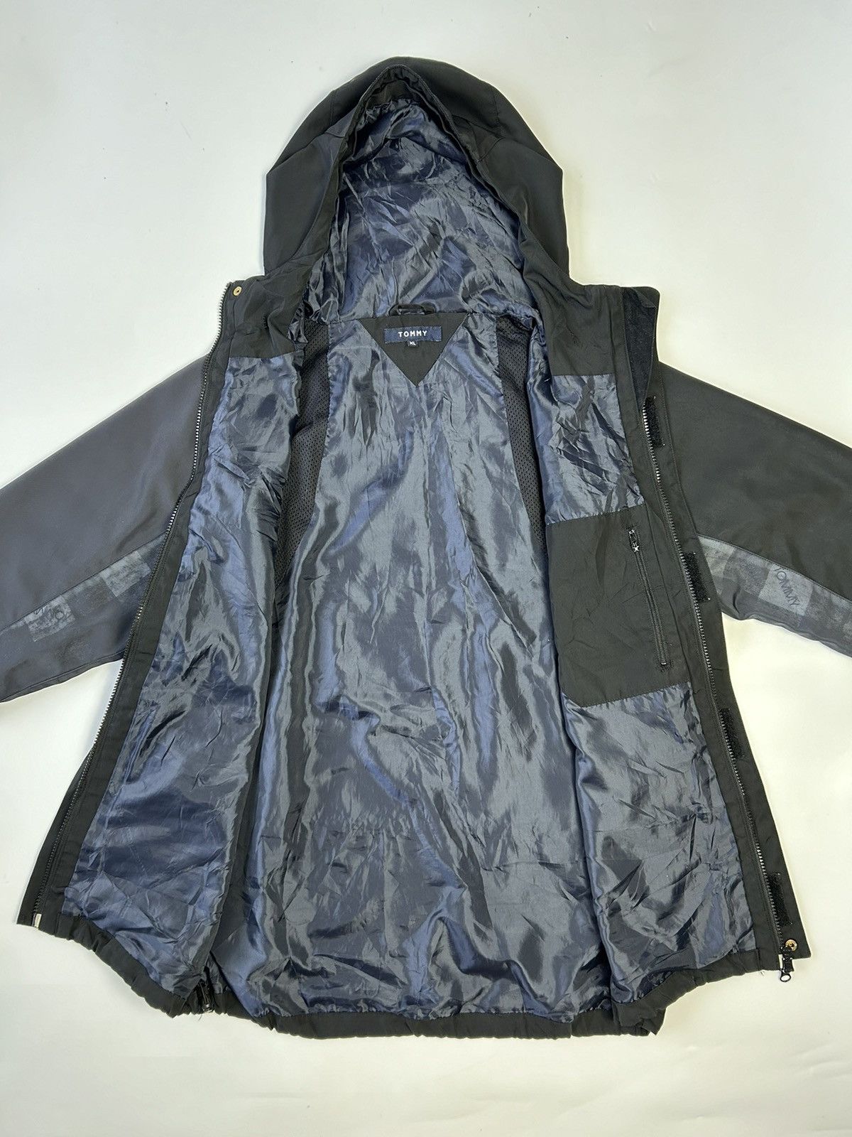 Tommy Hilfiger × Tommy Jeans TOMMY NEW YORK CITY LIGHT JACKET WITH HOODIE Size US XL / EU 56 / 4 - 3 Thumbnail