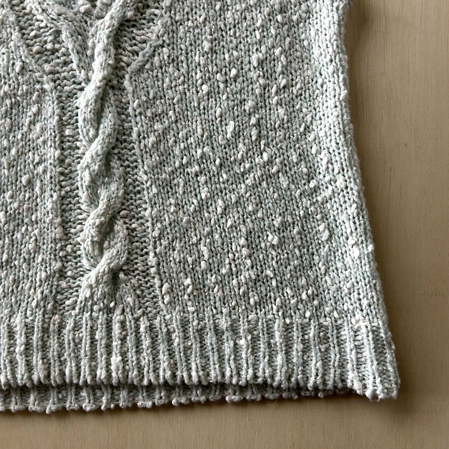 Vintage VINTAGE Hand Knit Sweater Vest Womens Large Green V Neck Cable Knit Boucle Textured Size L / US 10 / IT 46 - 2 Thumbnail