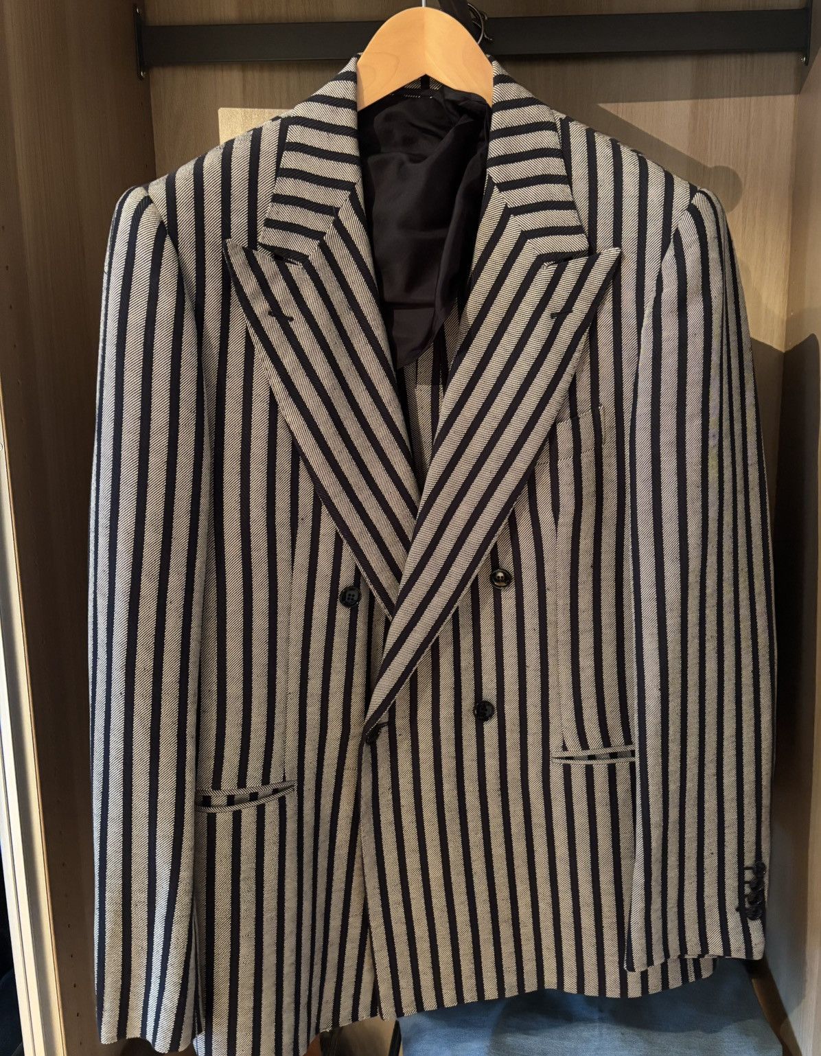 Beautiful double breasted blazer in black and white