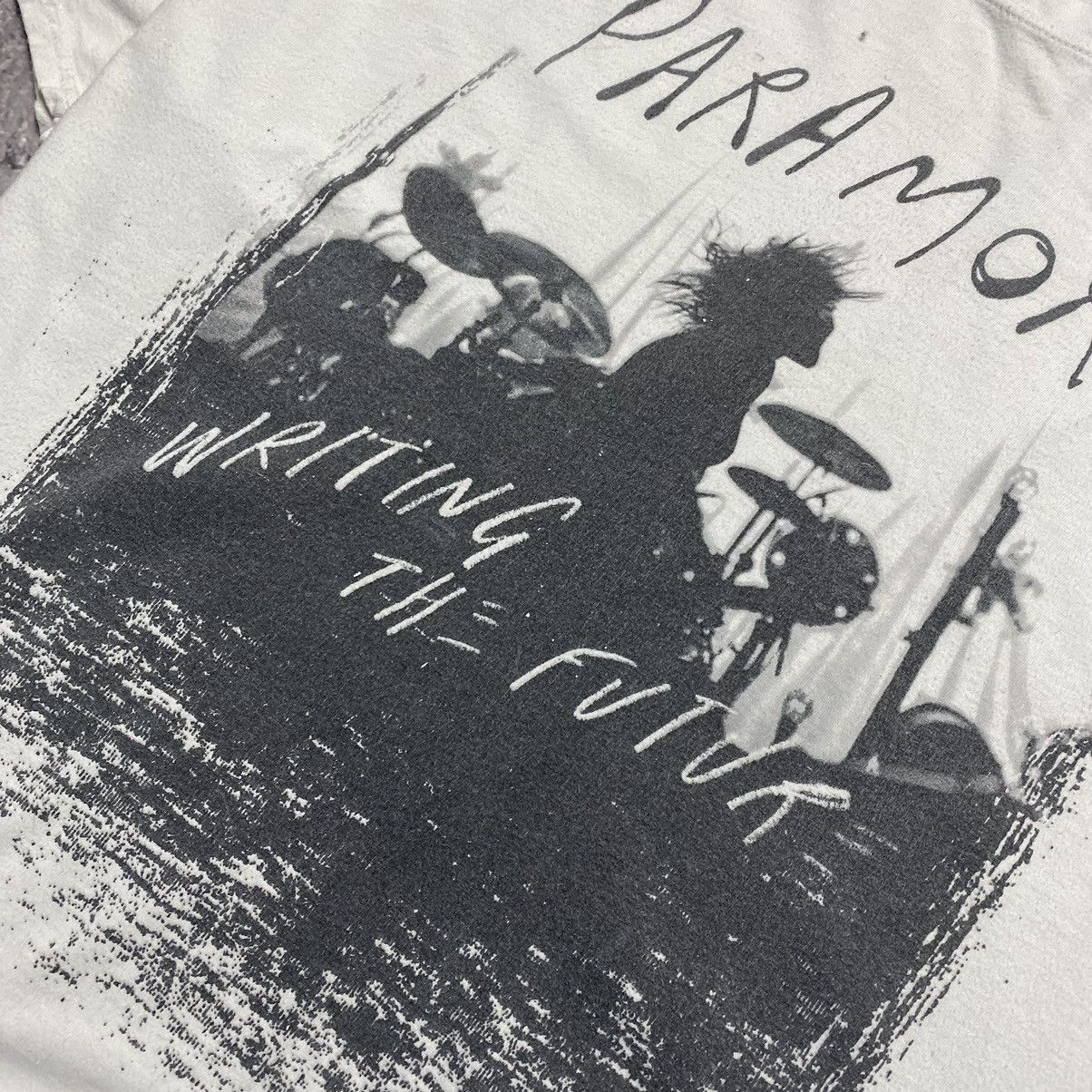 Band Tees × Vintage Vintage Paramore Writing The Future 90’s rock band tee Size US XXL / EU 58 / 5 - 4 Thumbnail