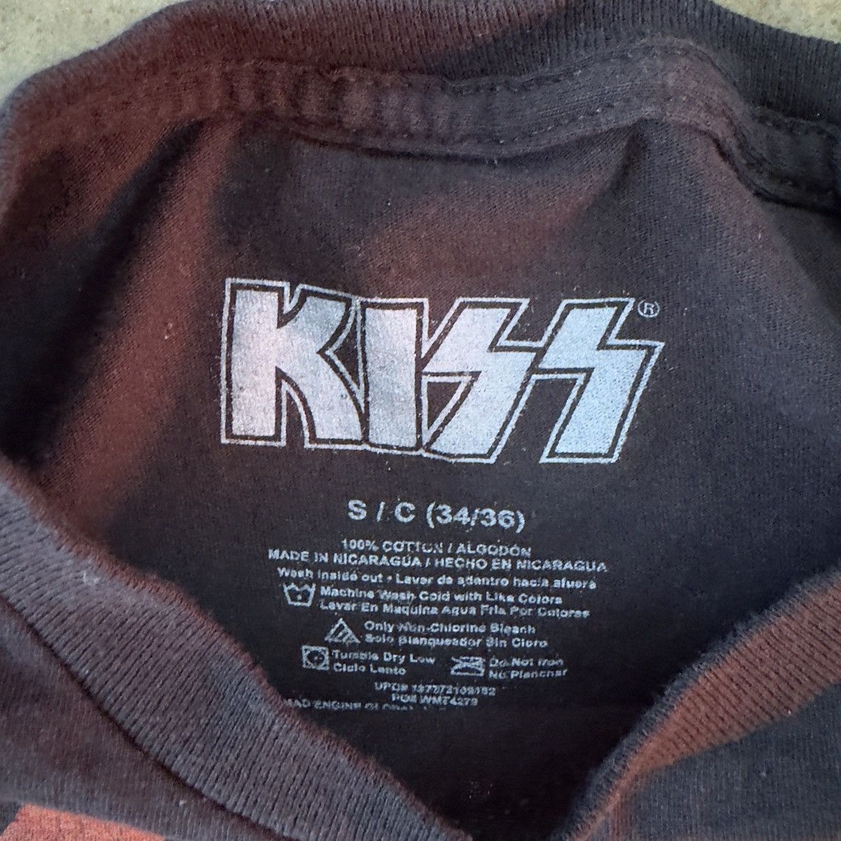 Mad Engine KISS Alive in 75 Rock Tee Distressed Faded Black Band Shirt Size US S / EU 44-46 / 1 - 6 Thumbnail