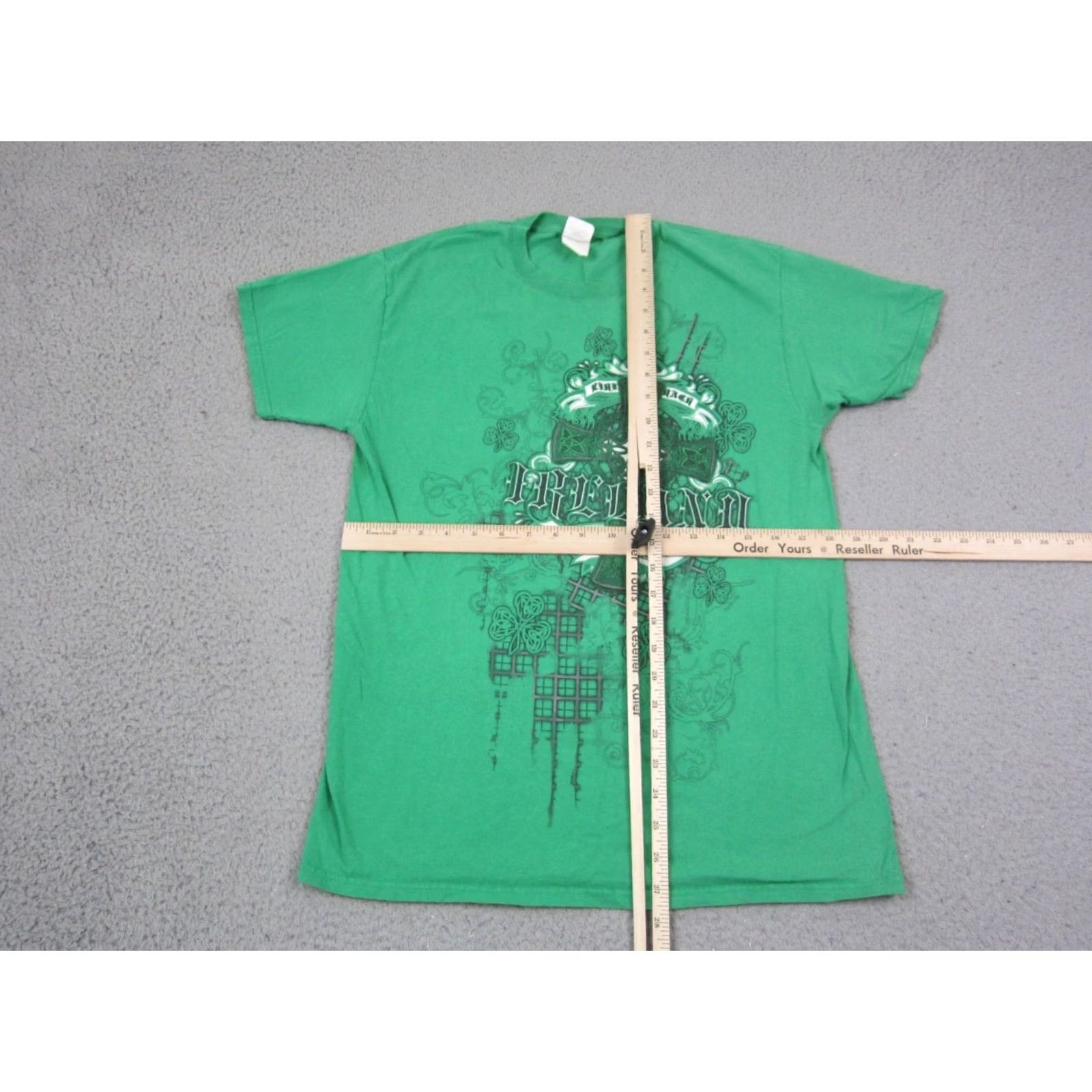 Fruit Of The Loom Vintage Ireland Shirt Adult Medium Green Celtic Cross Graphic Shamrock Tee Size US M / EU 48-50 / 2 - 7 Thumbnail