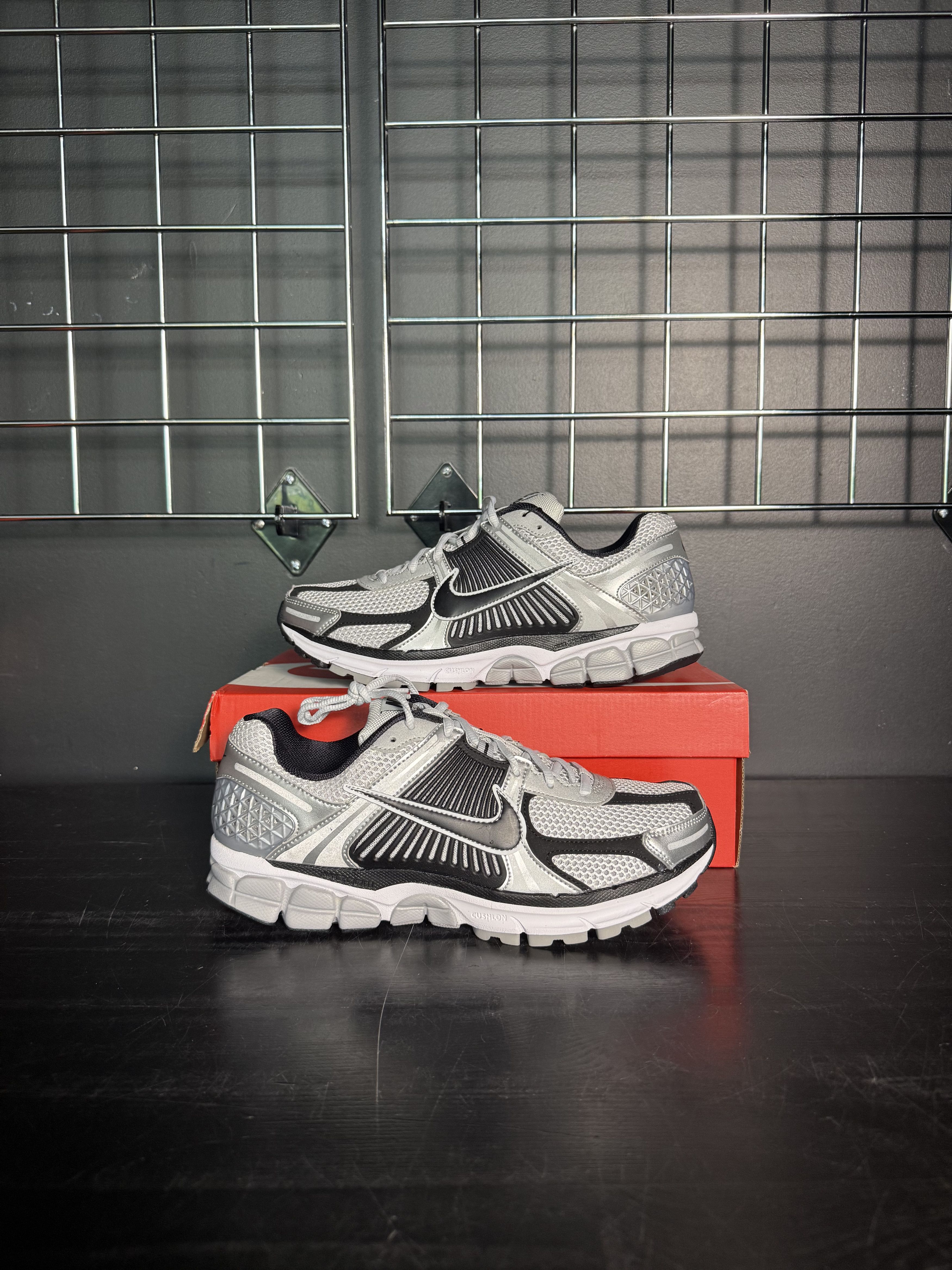 Nike Nike Zoom Vomero 5 "Metallic Silver Black" - Size 10 Size US 10 / EU 43 - 1 Thumbnail