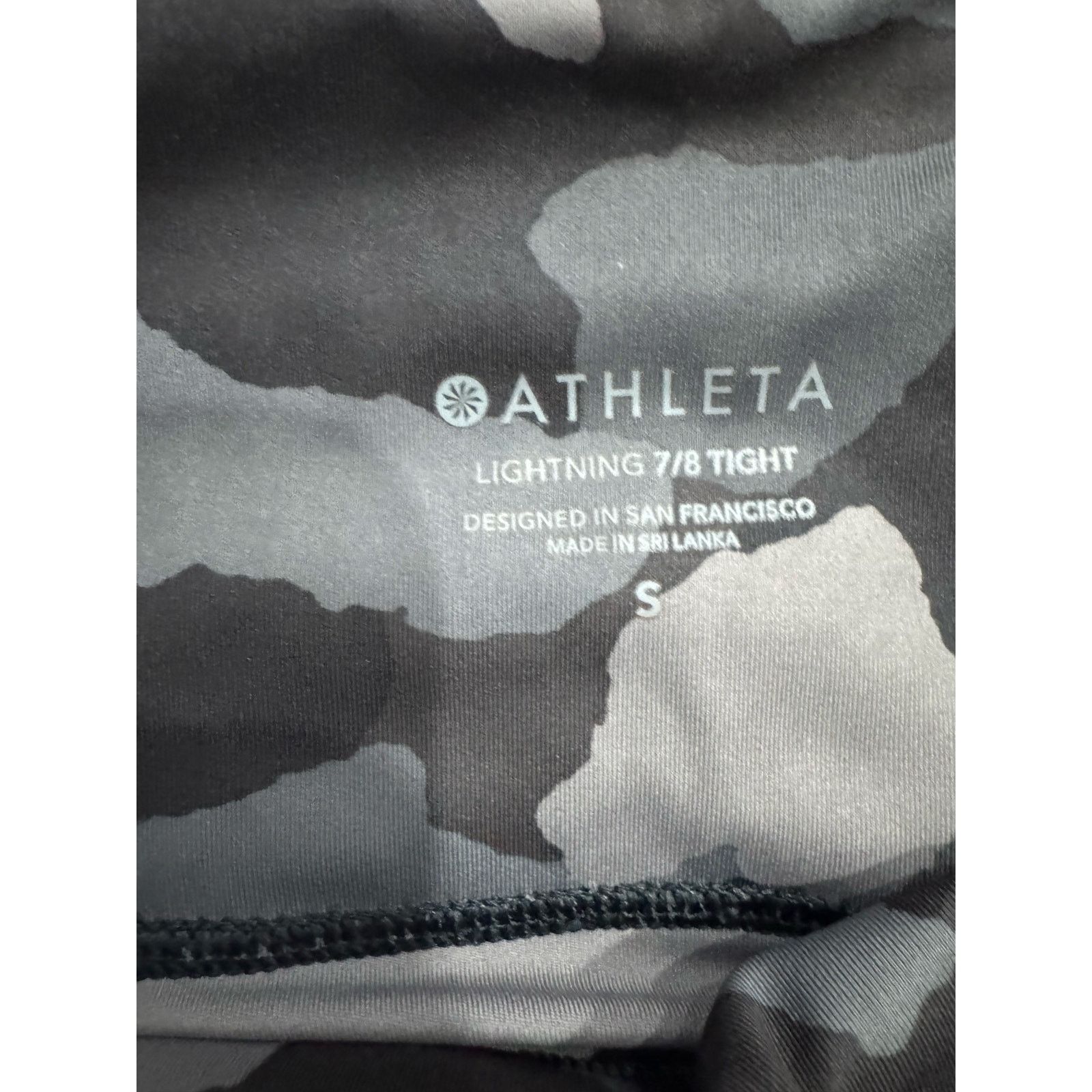 Athleta Athleta lightening camouflage leggings black small Size 28" / US 6 / IT 42 - 5 Thumbnail