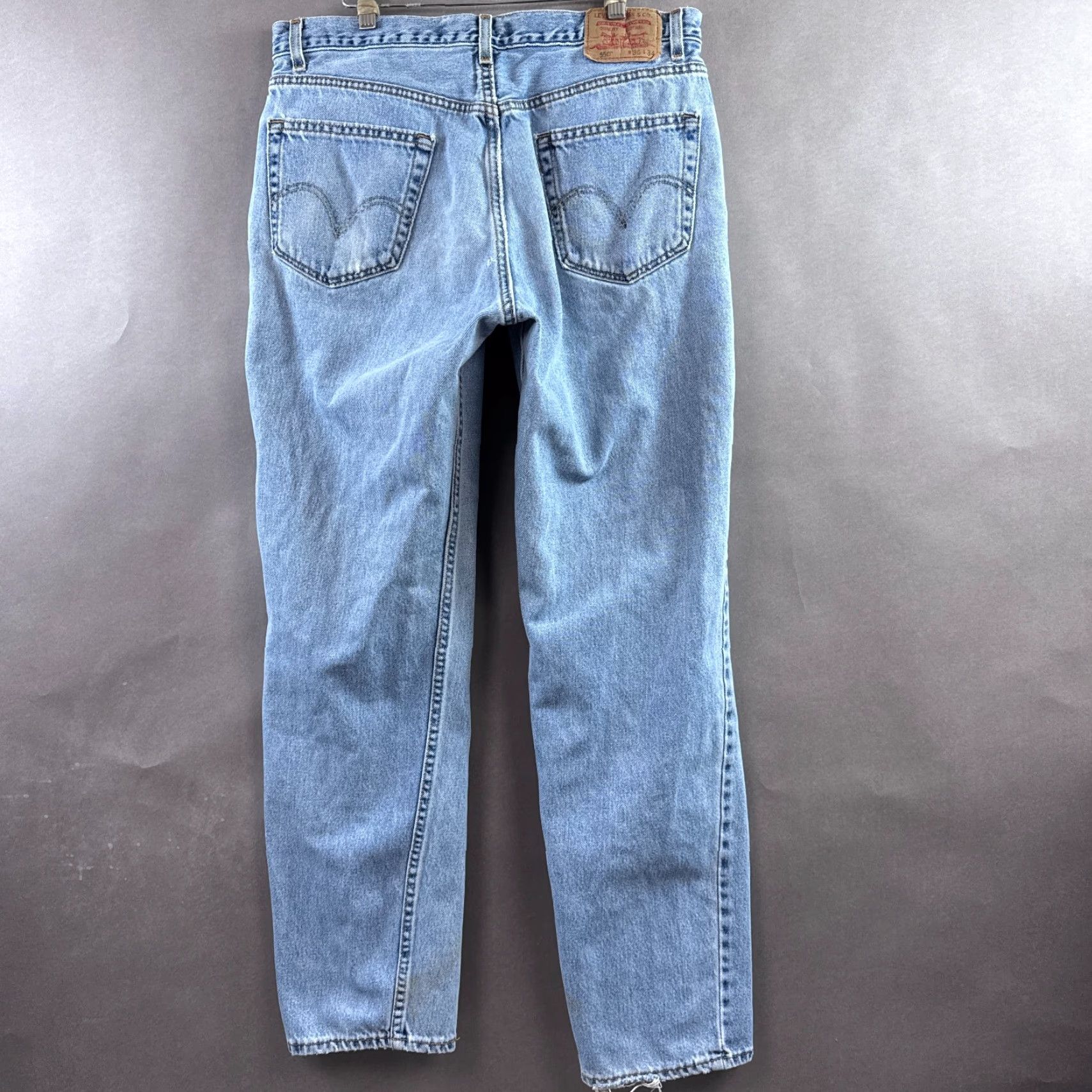 Levi's VINTAGE Levi's Jeans Mens 34x32 Blue Made USA Denim Pants Thrashed 550 (Tag36x34) Size US 36 / EU 52 - 3 Thumbnail
