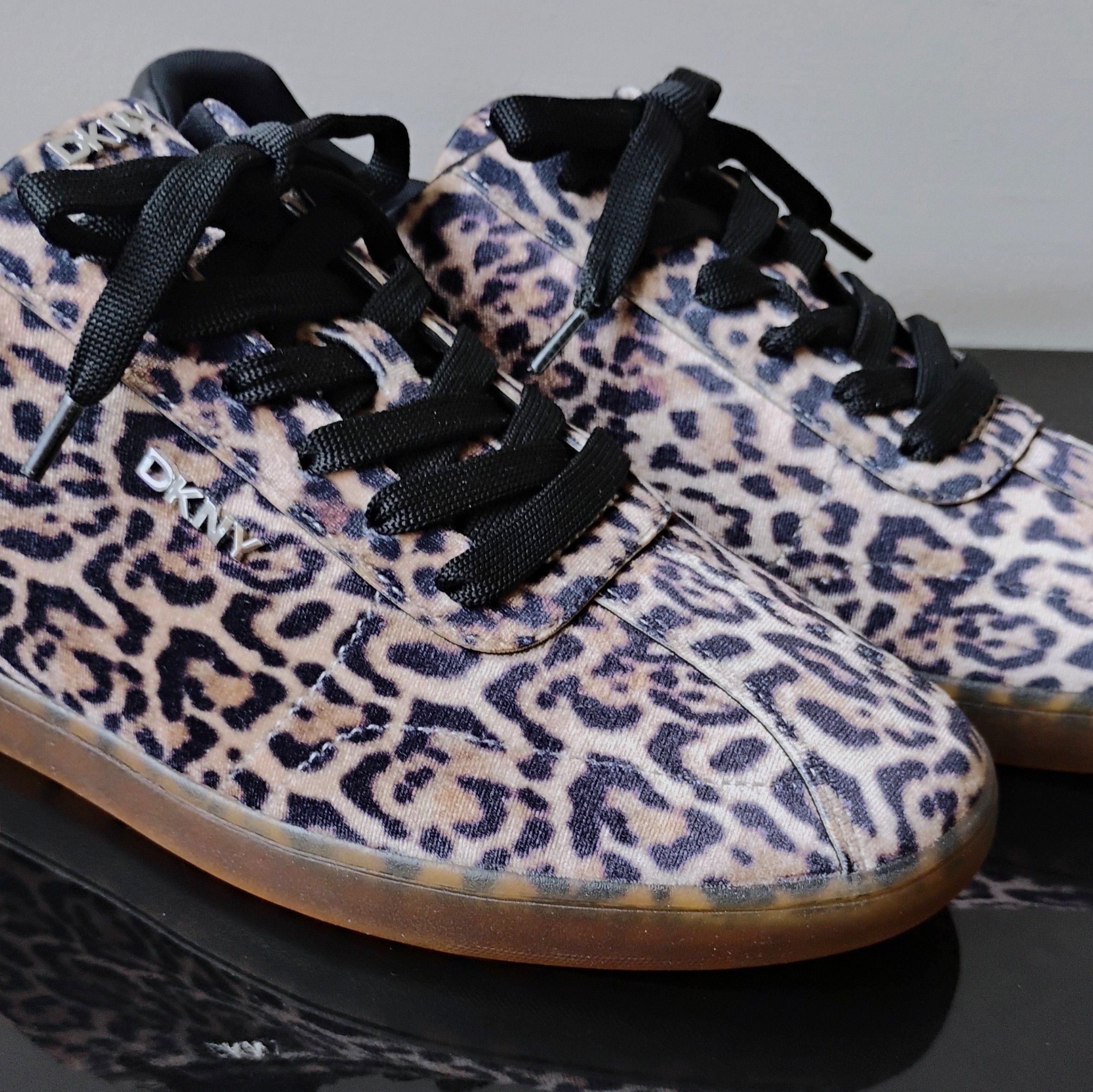 DKNY DKNY Women's Seacliff Sneaker in Free & Wild Leopard Print Size US 11 / IT 41 - 4 Thumbnail