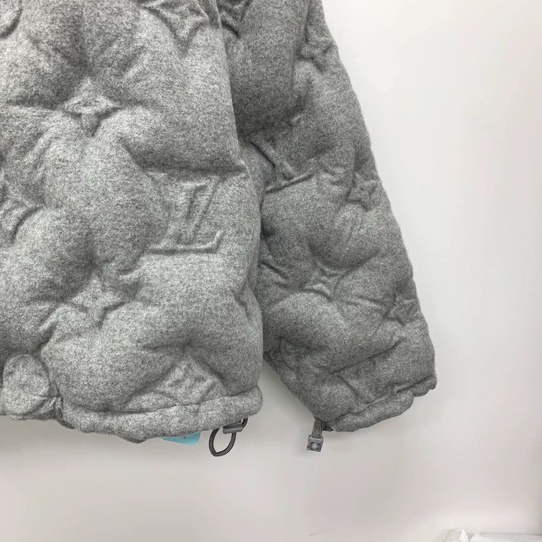 Louis Vuitton Louis Vuitton Grey logo embossed cashmere long sleeve jack Size US S / EU 44-46 / 1 - 4 Thumbnail