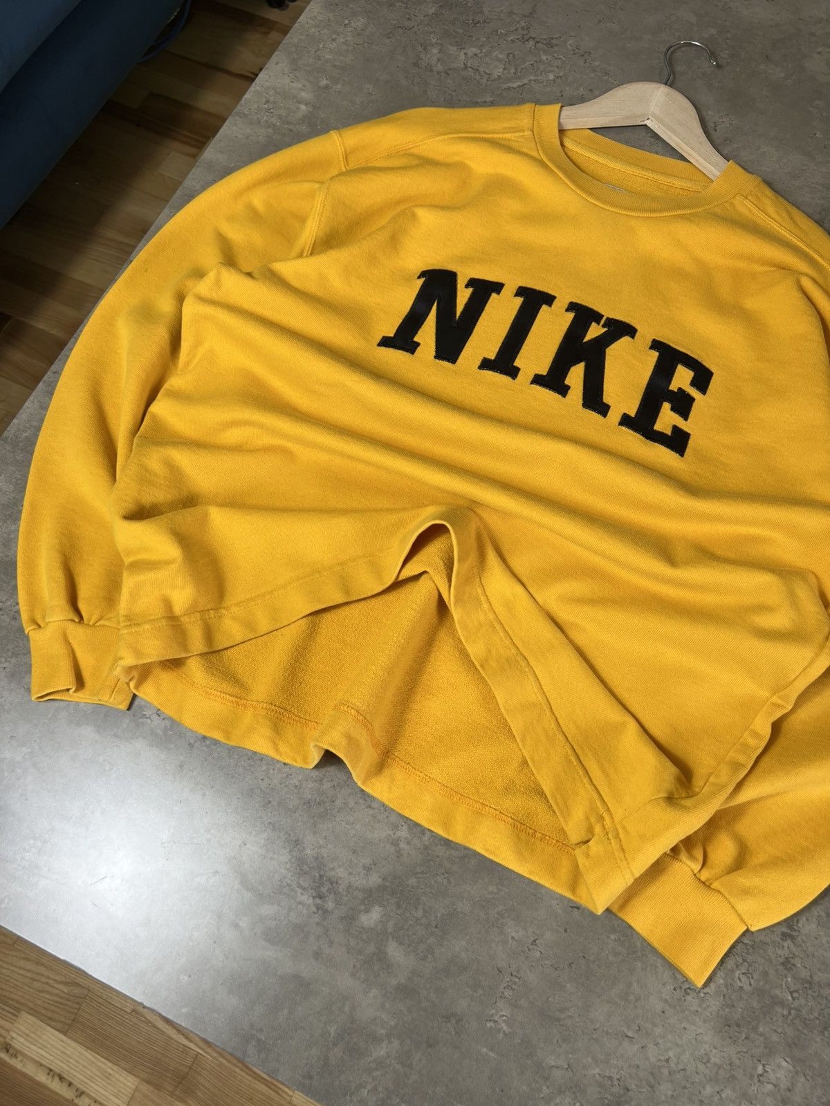 Nike Men’s Vintage Y2K Nike Sweatshirt Size US M / EU 48-50 / 2 - 5 Thumbnail