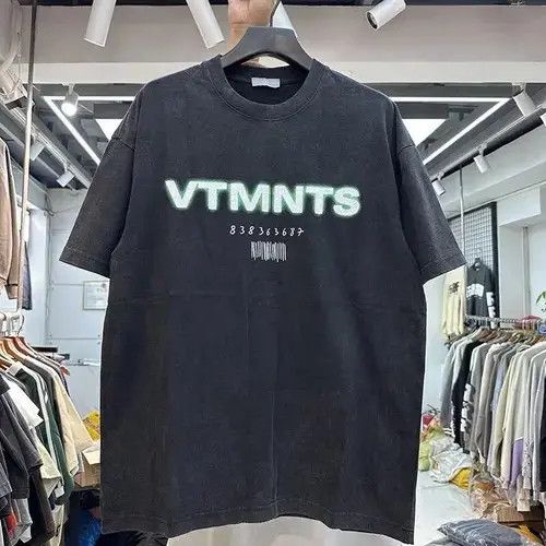 Japanese Brand Printed T Shirt Size US XL / EU 56 / 4 - 1 Thumbnail