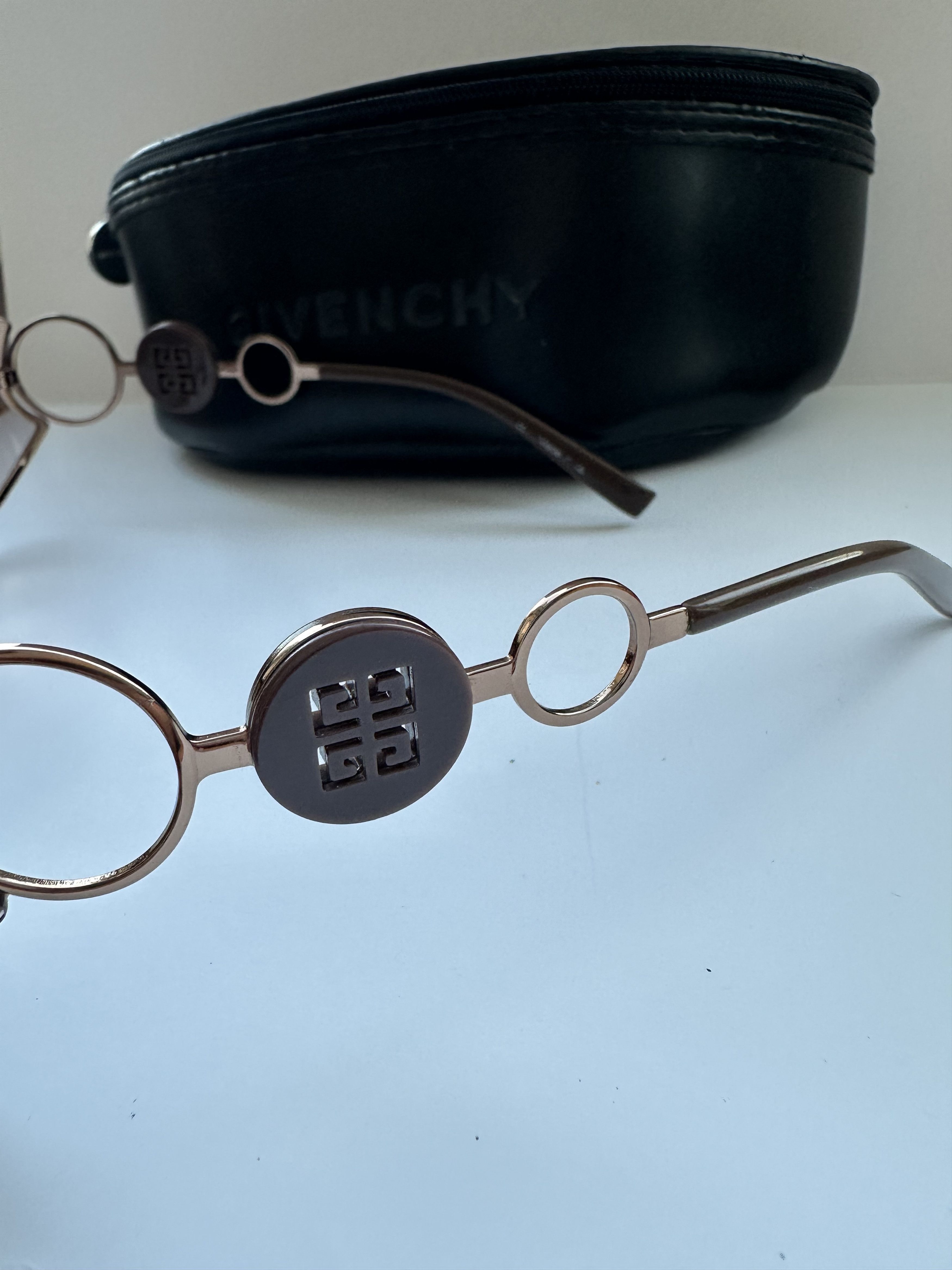 Givenchy Givenchy Sunglasses Futuristic Form SGV220 Vintage Size ONE SIZE - 3 Thumbnail