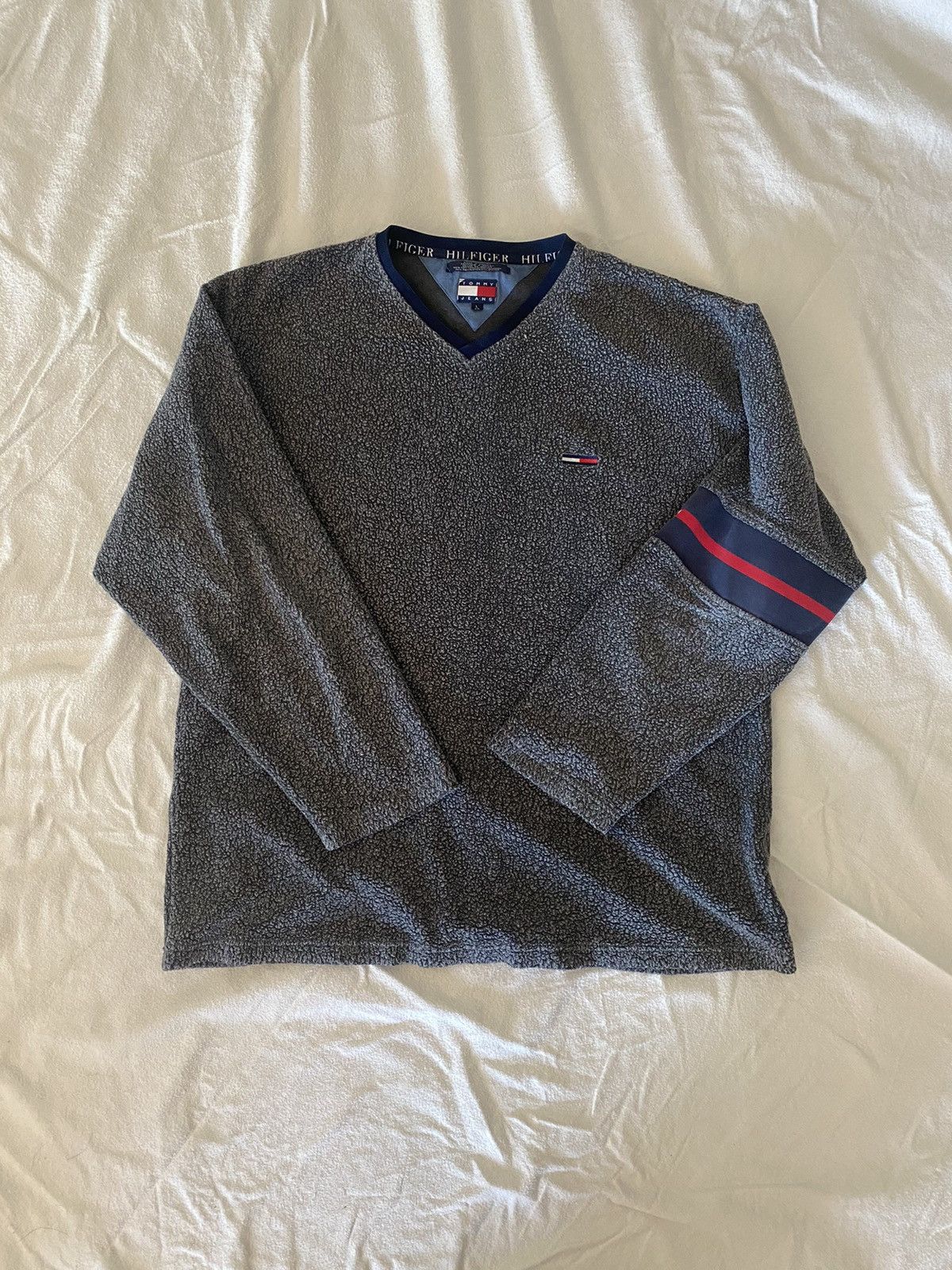 Tommy Jeans Vintage Tommy Jeans Sweater w/ sleeve design Size US L / EU 52-54 / 3 - 1 Thumbnail