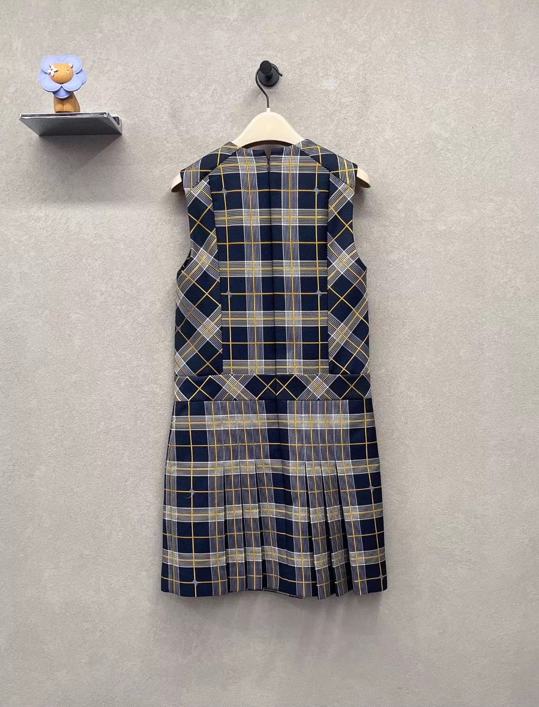 Burberry Burberry Classic Check Sleeveless Dress Near New Size XS / US 0-2 / IT 36-38 - 2 Thumbnail