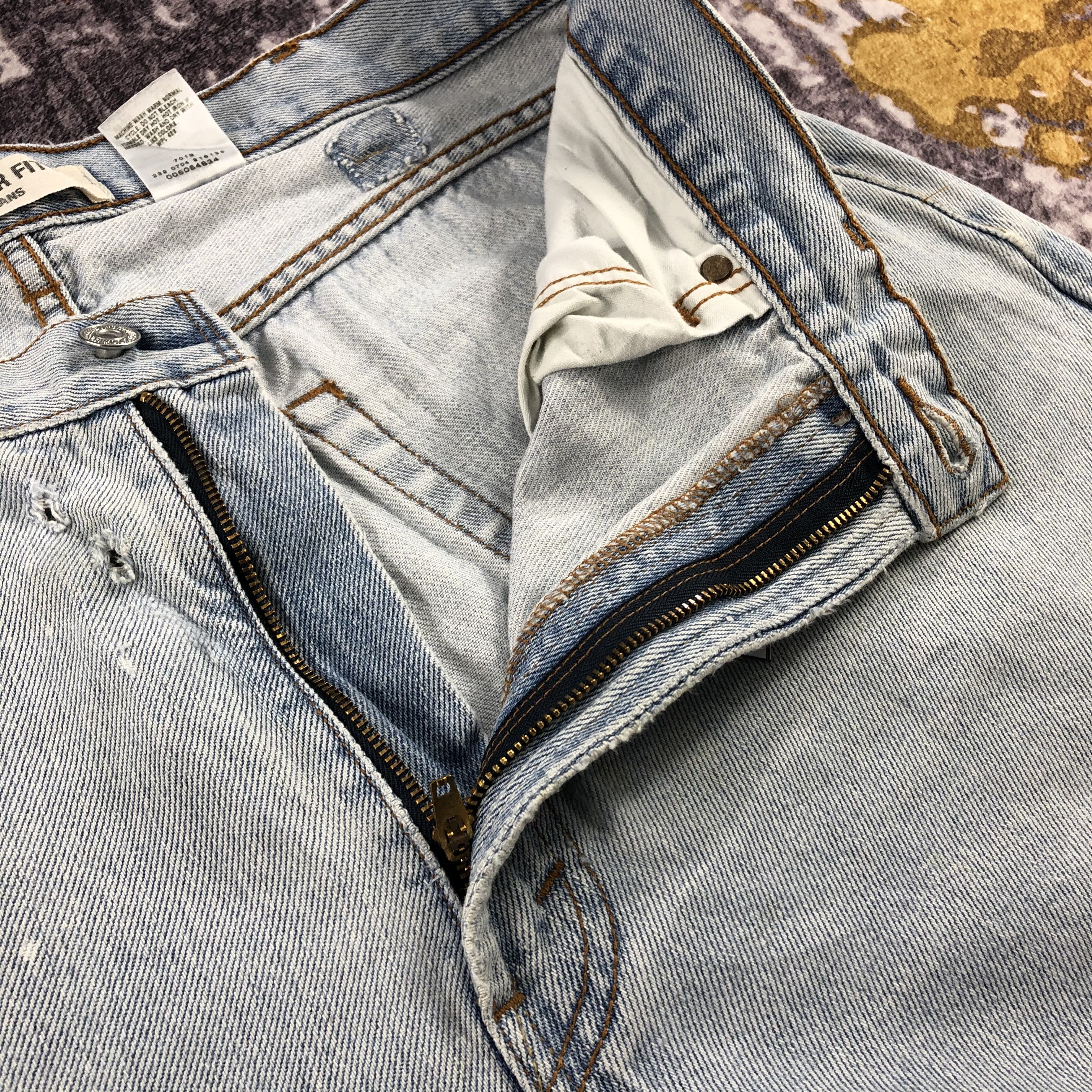 Levi's × Vintage Vintage Light Wash Levis 505 Jeans-JM2448 Size US 37 - 13 Thumbnail