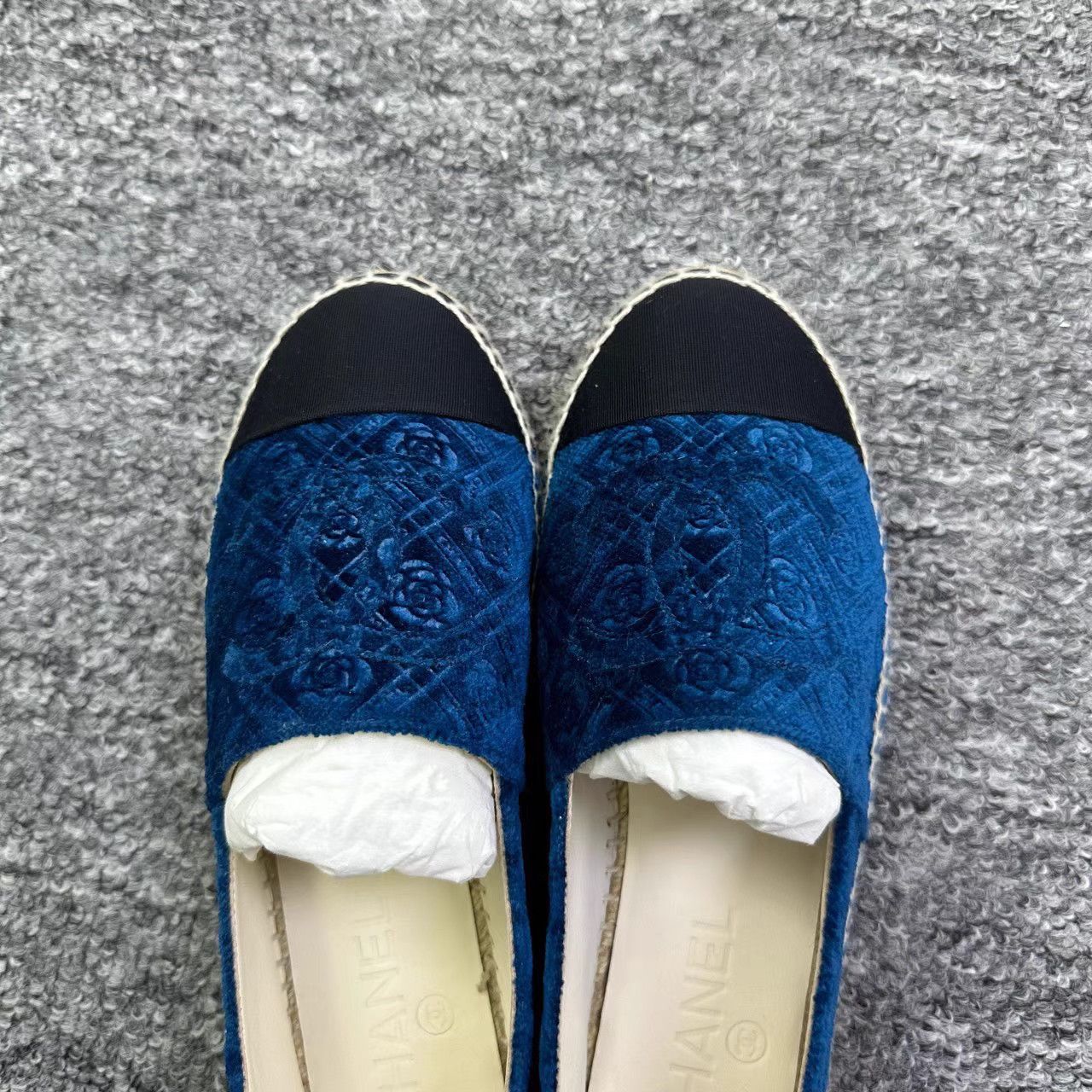Chanel Chanel Dark Camellia Blue-Black Suede Espadrilles K12 Size US 5 / IT 35 - 3 Thumbnail