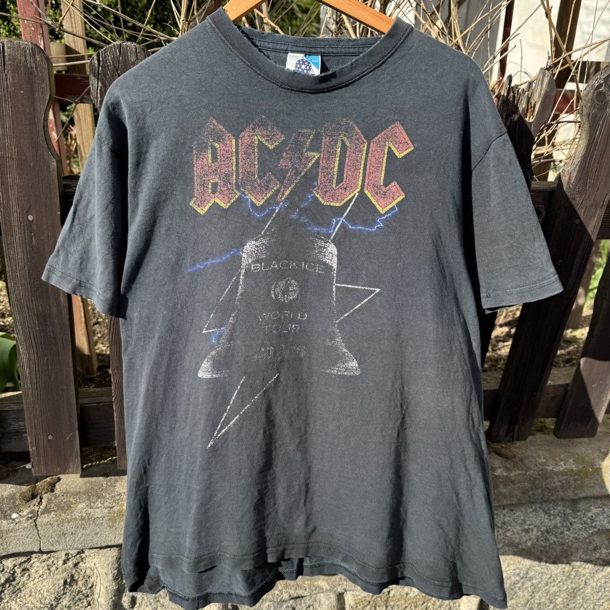 AC/DC × Band Tees × Vintage Vintage ACDC Black Ice World Tour Washed Thrashed Tee 00s Size US L / EU 52-54 / 3 - 11 Thumbnail
