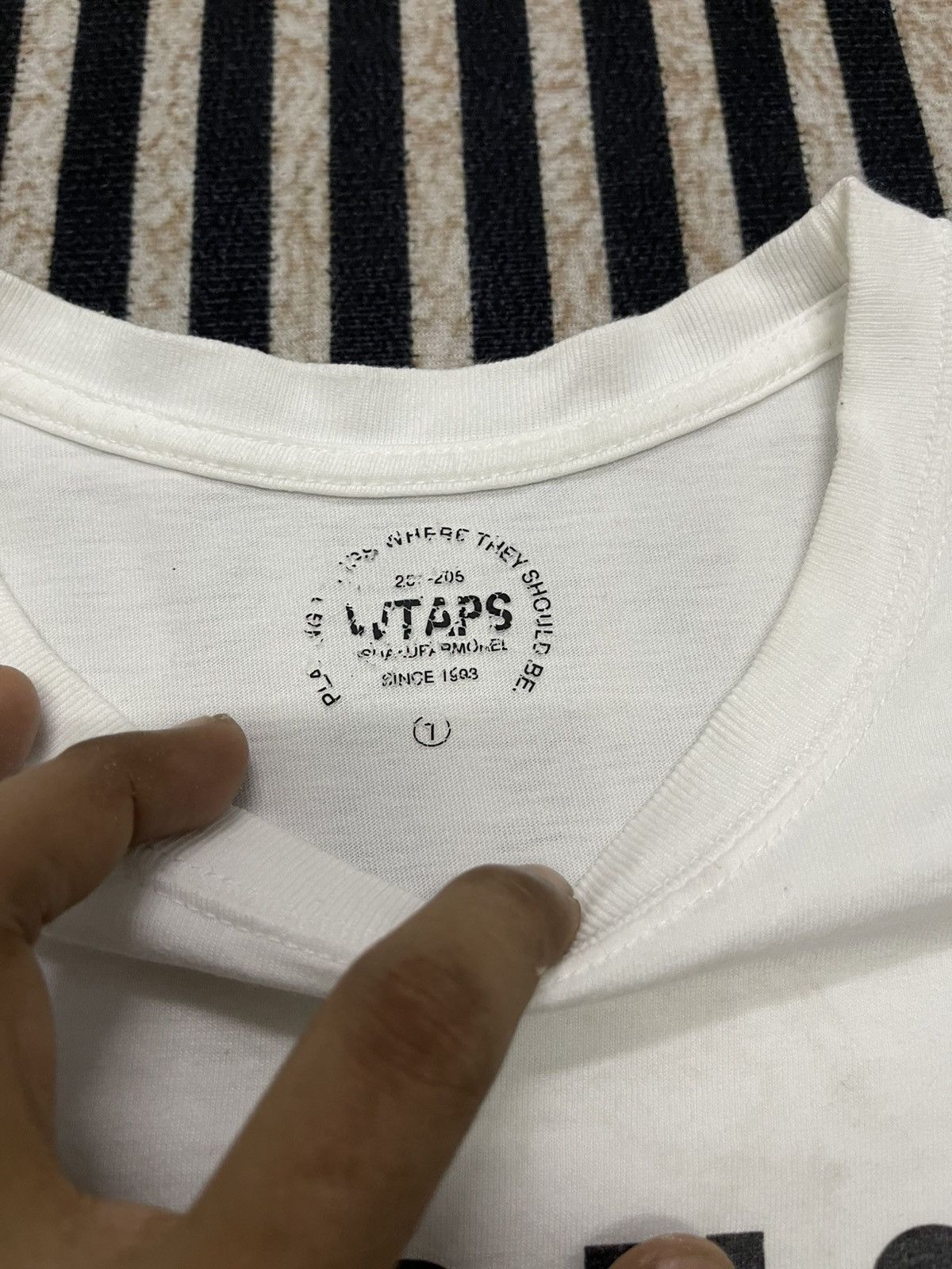 Wtaps 2000s WTAPS V-UPARMORED 76 WHITE TEES Size US S / EU 44-46 / 1 - 8 Thumbnail