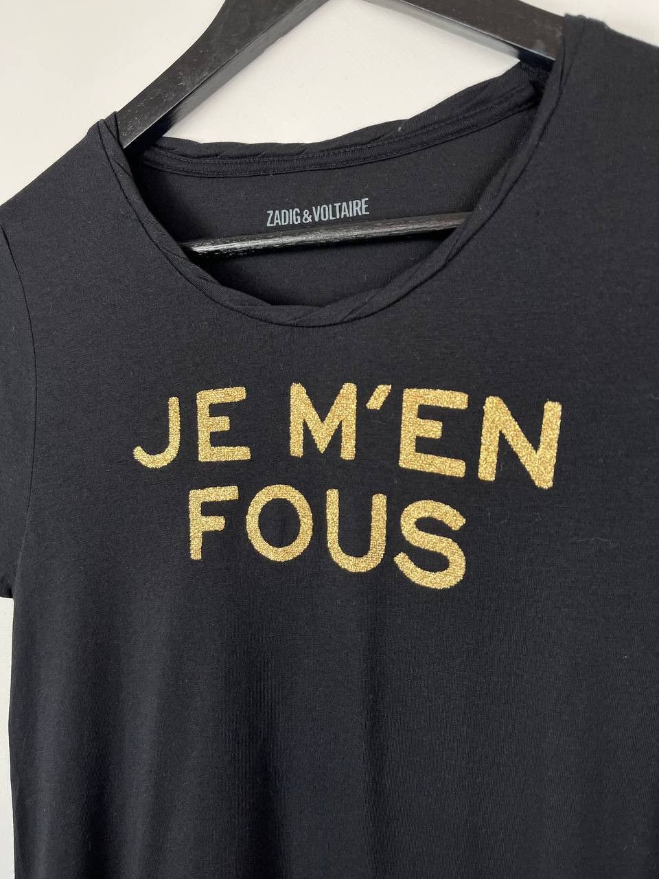 Zadig & Voltaire Zadig & Voltaire Gold Je M'en Fous Graphic T-Shirt Size XS / US 0-2 / IT 36-38 - 3 Thumbnail