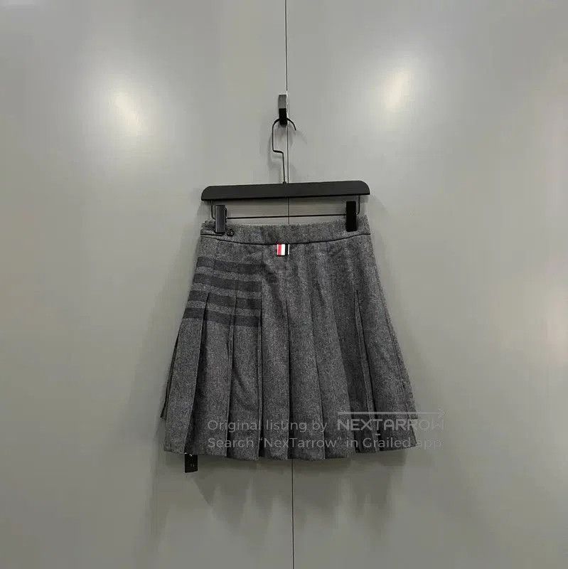 Thom Browne Thom Browne Women's Gray Pleated Skirt . Size 26" / US 2 / IT 38 - 2 Thumbnail