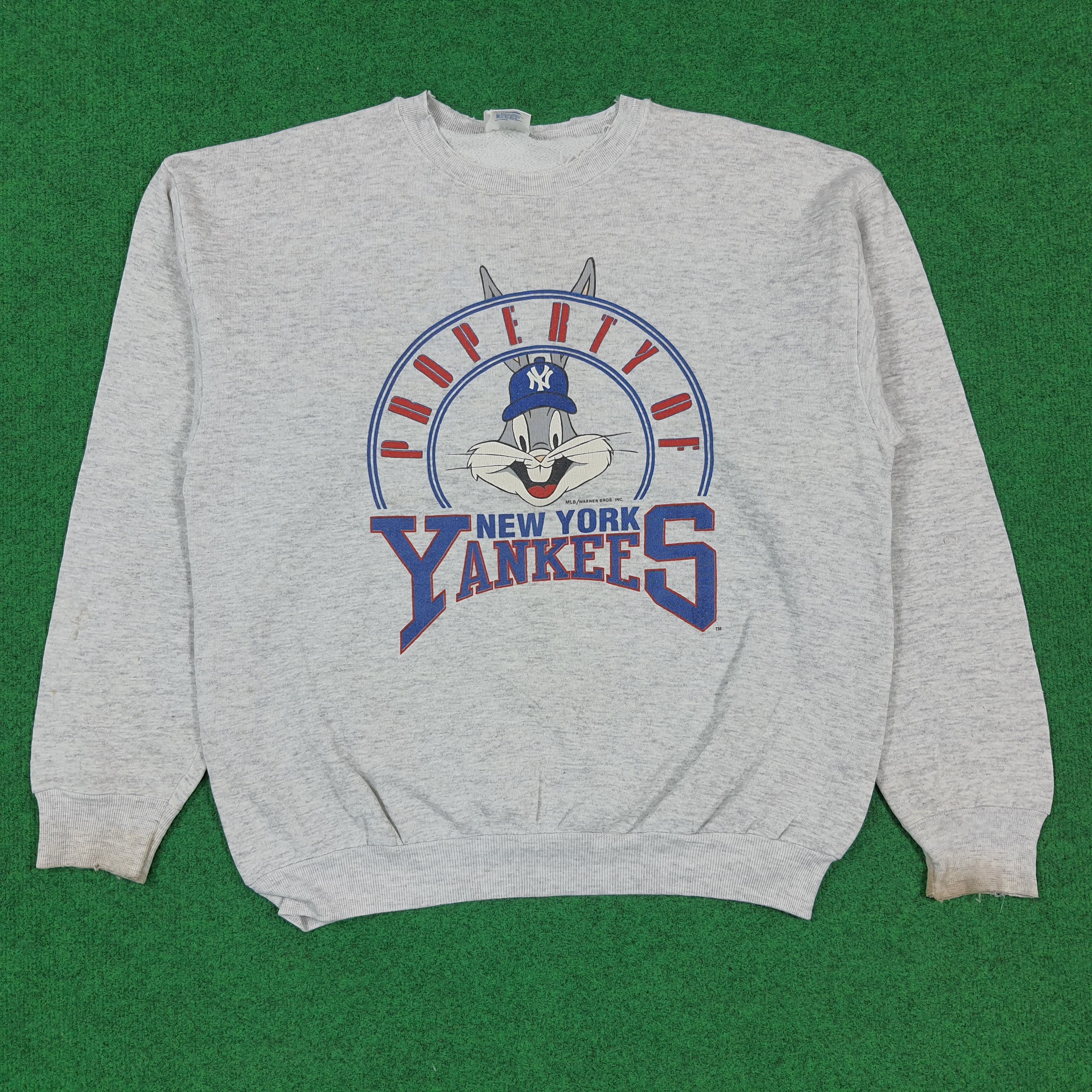 Vintage Vintage New York Yankees Bugs Bunny Sweatshirt C302N11 Size US M / EU 48-50 / 2 - 1 Thumbnail