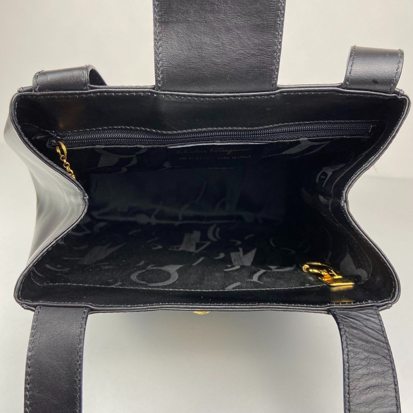Salvatore Ferragamo Salvatore Ferragamo Gancini Black Bucket Shoulder Bag Size ONE SIZE - 11 Thumbnail