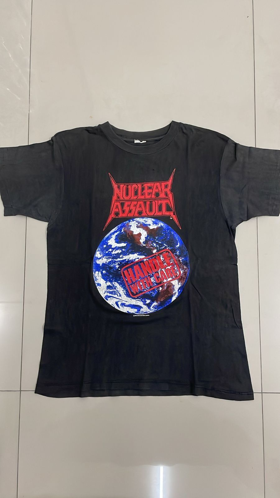 Band Tees Vintage Nuclear Assault Handle with care tour trash metal Size US L / EU 52-54 / 3 - 1 Thumbnail