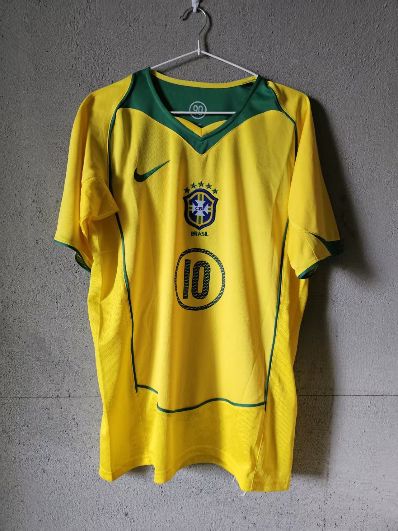 Nike 2004 Brazil #10 Ronaldinho Jersey Size US L / EU 52-54 / 3 - 1 Thumbnail