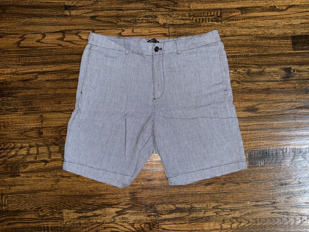Banana Republic Banana Republic Aiden Short Black/White 35 Waist 9” Inseam Size US 35 - 2 Thumbnail