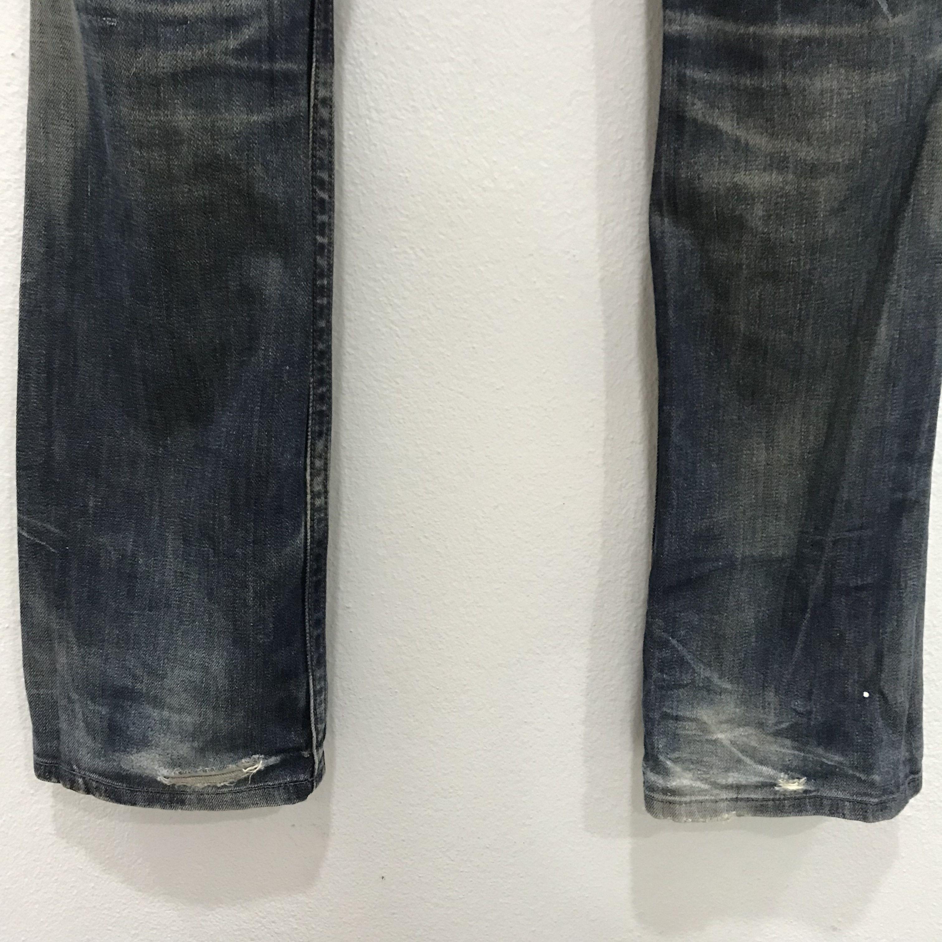 Levi's Vintage Levi’s Distressed Faded Indigo Rugged Stone Washed Size US 33 - 14 Thumbnail