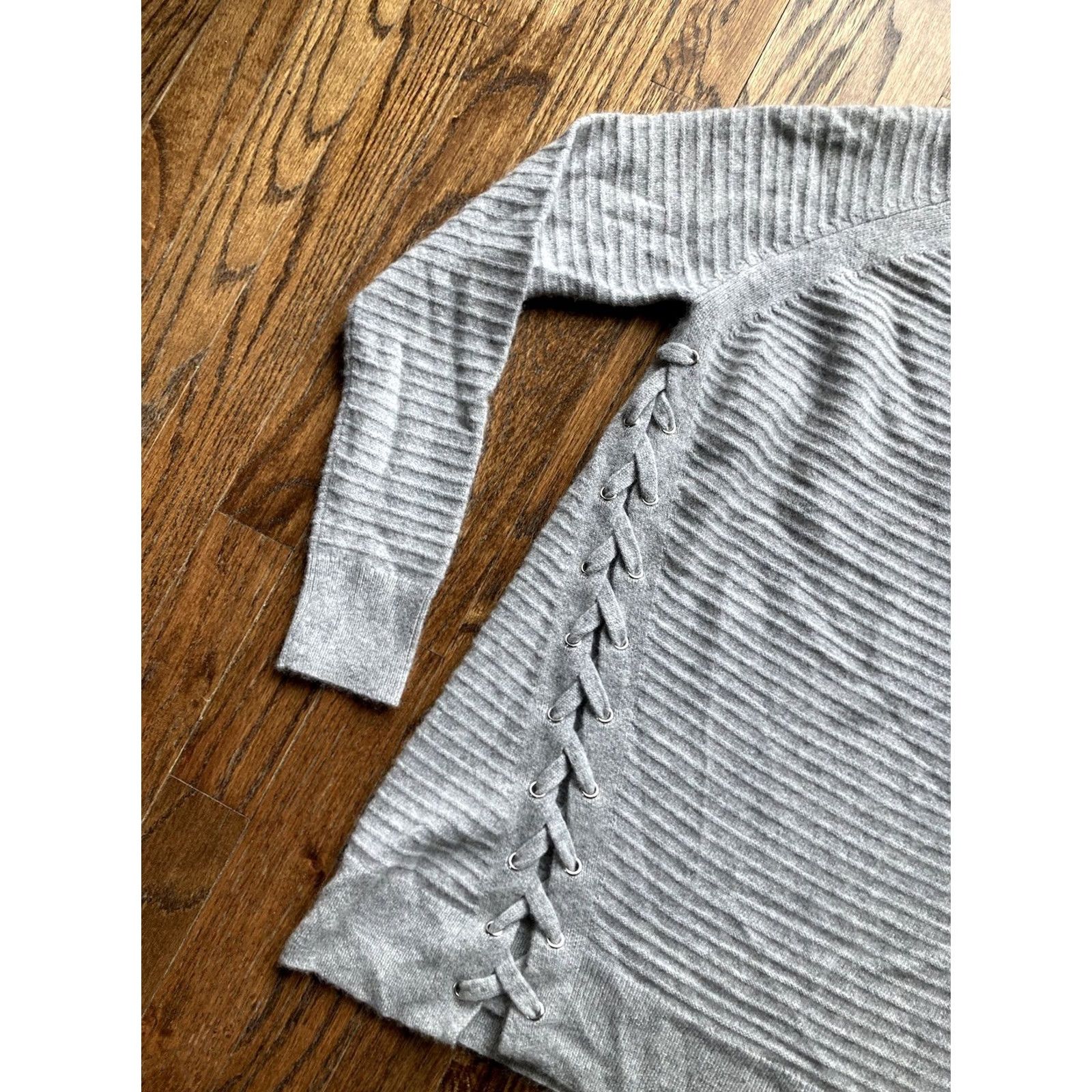 Neiman Marcus Neiman Marcus Sweater Womens Gray Cashmere Pullover Asymmetric Small Regular Sleeve Long Size S / US 4 / IT 40 - 2 Thumbnail