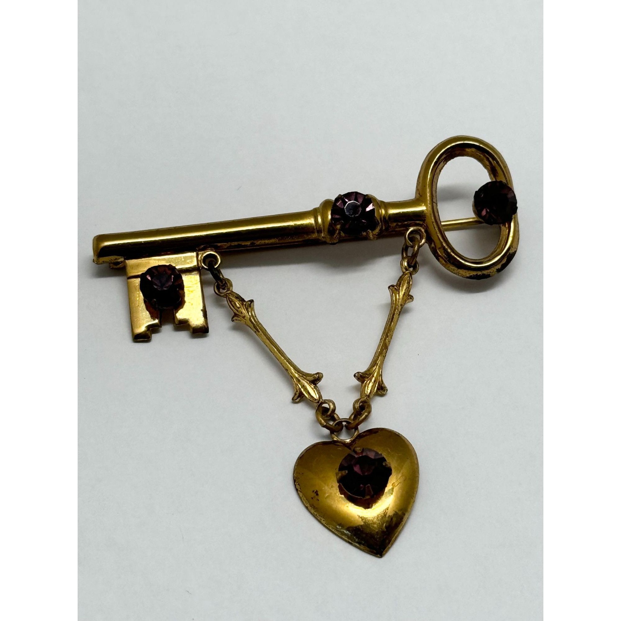 Vintage Vintage purple rhinestone heart & key brooch pin Size ONE SIZE - 4 Thumbnail