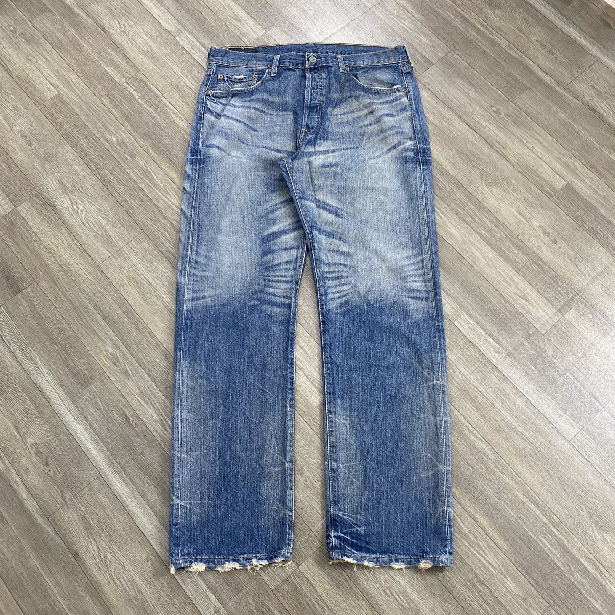 Levi's Vintage Clothing 1990s Vintage Levis 501 36x32 Distressed Faded Blue Jeans Size US 36 / EU 52 - 1 Thumbnail