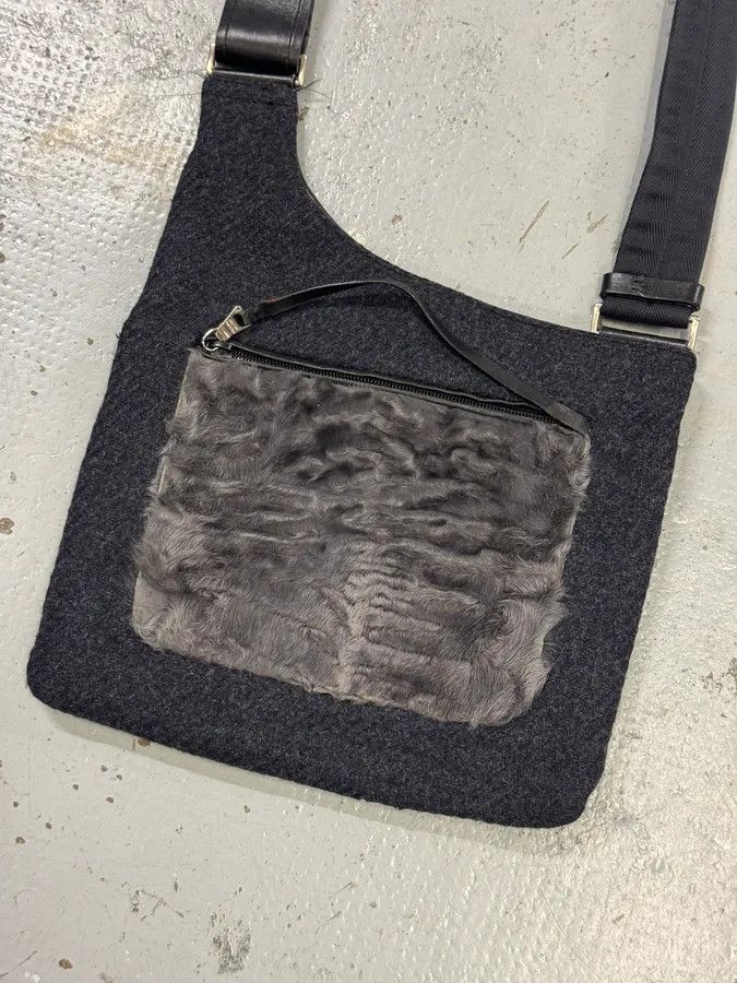 Prada 2000s Prada Grey Wool & Fur Cross Body Shoulder Bag Size ONE SIZE - 3 Thumbnail