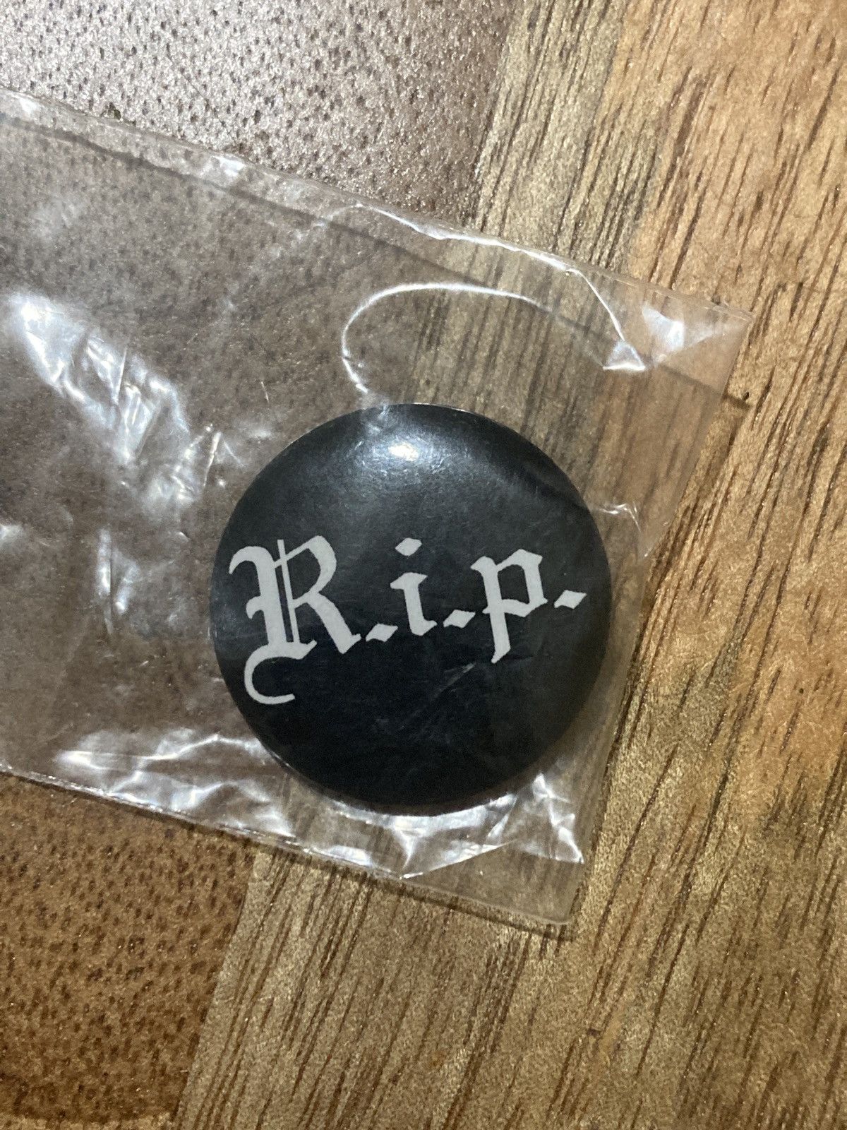 Supreme Supreme R.I.P. Button Size ONE SIZE - 1 Thumbnail