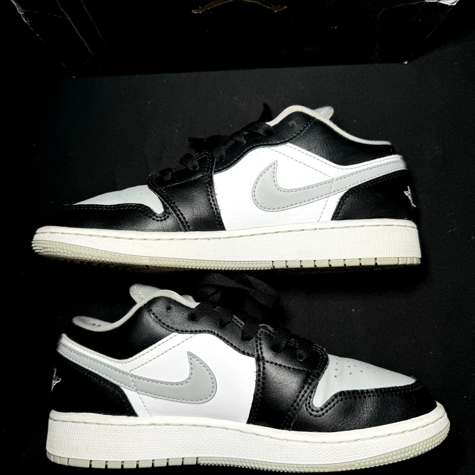 Jordan Brand × Nike Size 5 - Nike Air Jordan 1 Low GS Smoke Grey 2020 Shoes Size US 5 / EU 37 - 2 Thumbnail