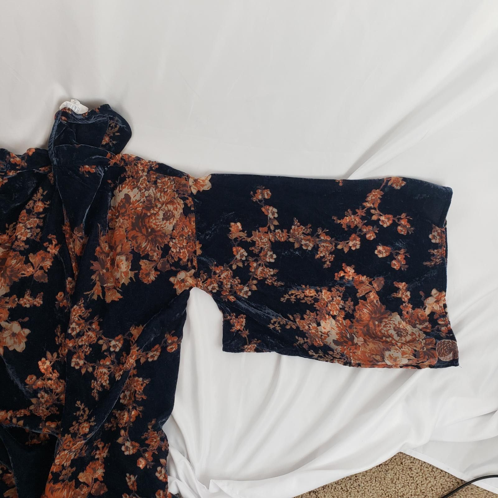 Designer Peach Love Floral Velvet Kimono - Size M Size M / US 6-8 / IT 42-44 - 4 Thumbnail