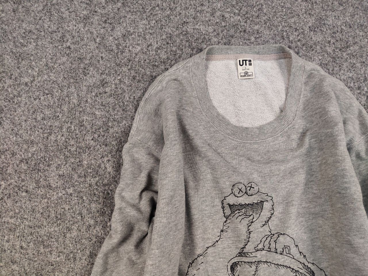 Uniqlo Uniqlo x Kaws Sesame Street Logo Gray Crew Chek Sweatshirt Size US L / EU 52-54 / 3 - 11 Thumbnail