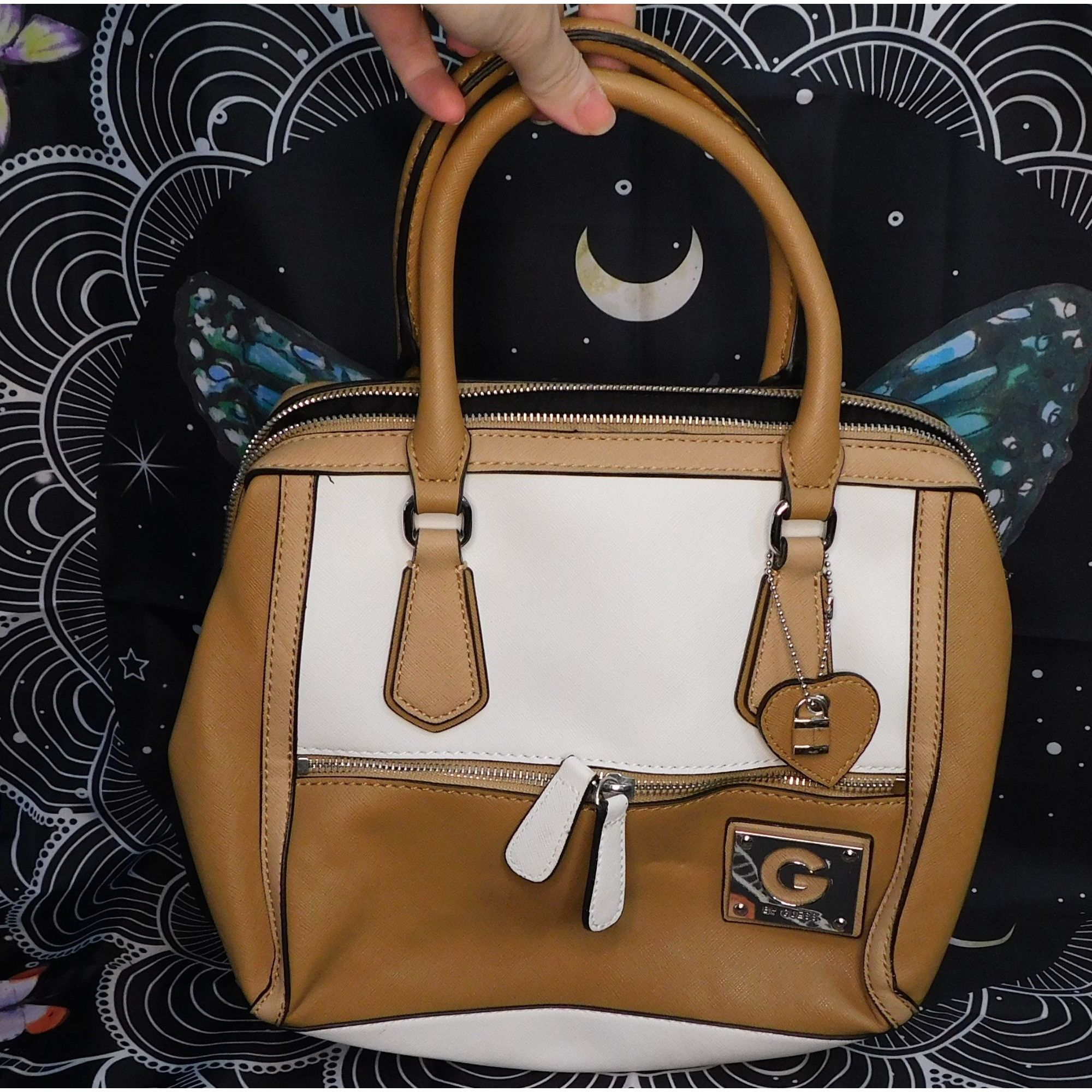 Guess G By Guess White And Tan Bag With Removeable Strap Size ONE SIZE - 1 Thumbnail