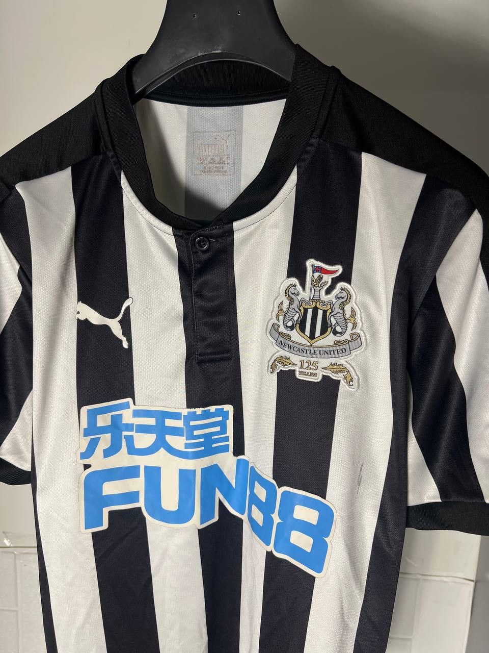 Puma VINTAGE PUMA FC NEW CASTLE UNITED ENGLAND SOCCER JERSEY Y2K Size US L / EU 52-54 / 3 - 4 Thumbnail
