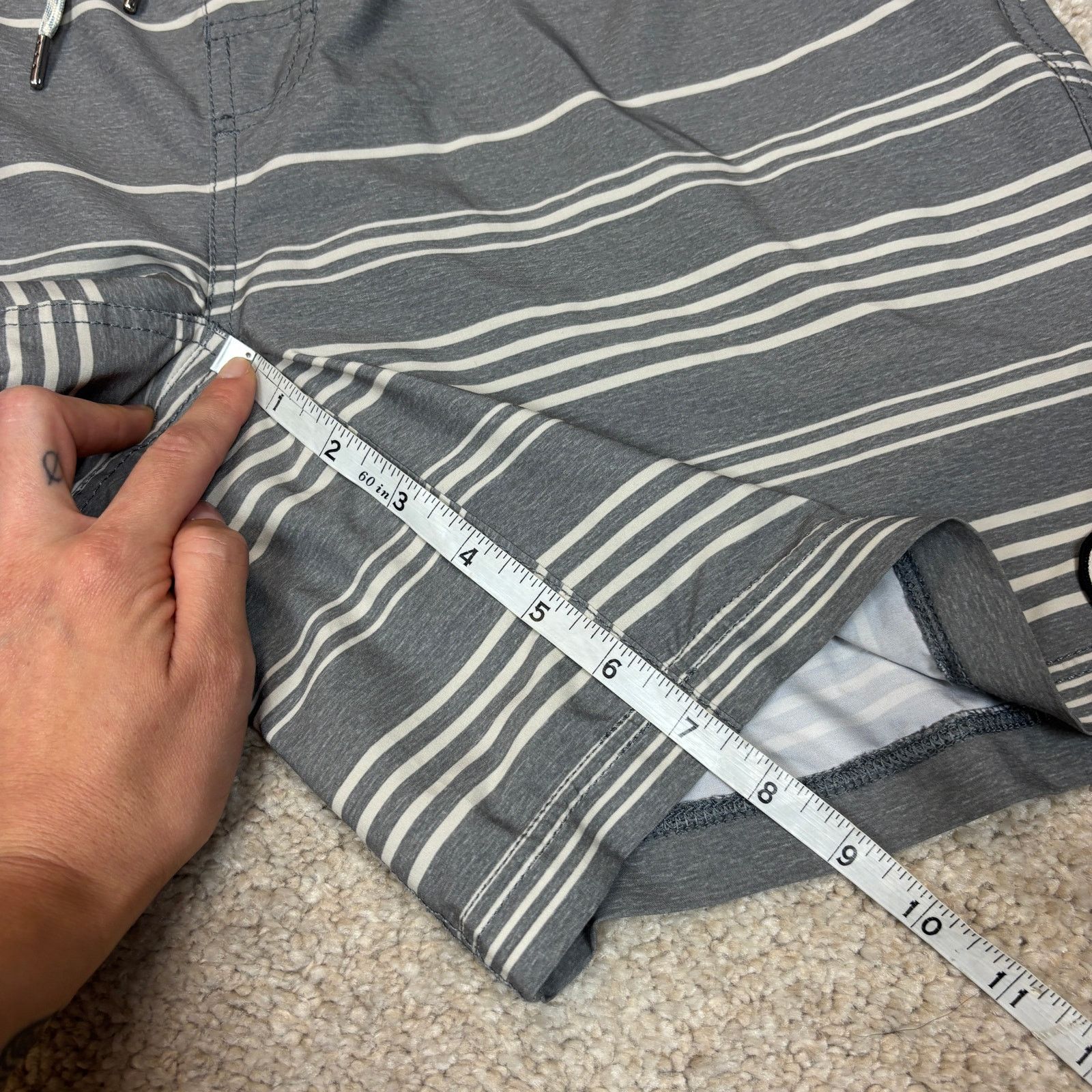 Vuori Vuori 7" Shorts Mens Size 38 Gray Striped Lined Kore Hybrid Size US 38 / EU 54 - 7 Thumbnail