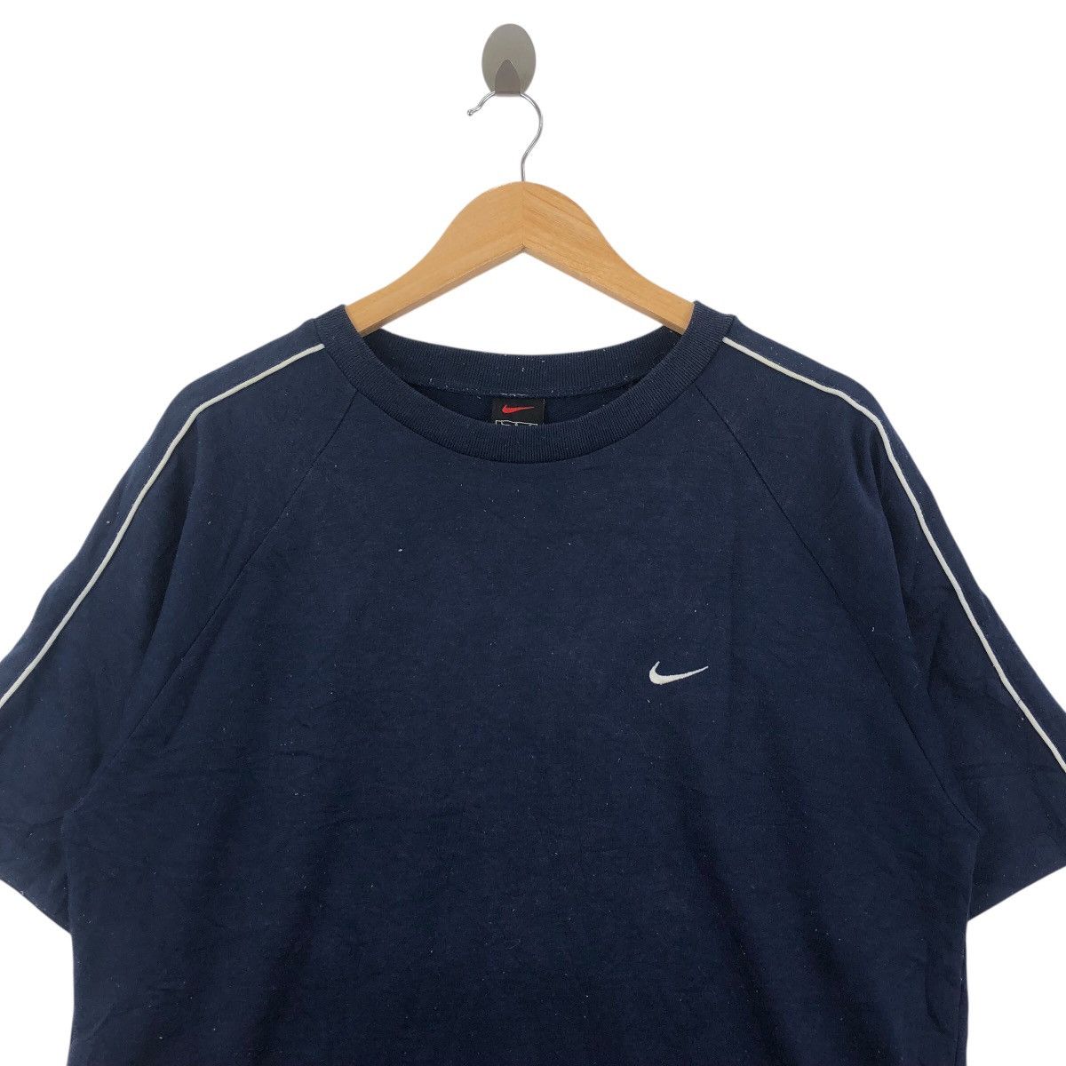 Nike Vintage NIKE LOGO EMBLEM Small Shirts Size US L / EU 52-54 / 3 - 3 Thumbnail