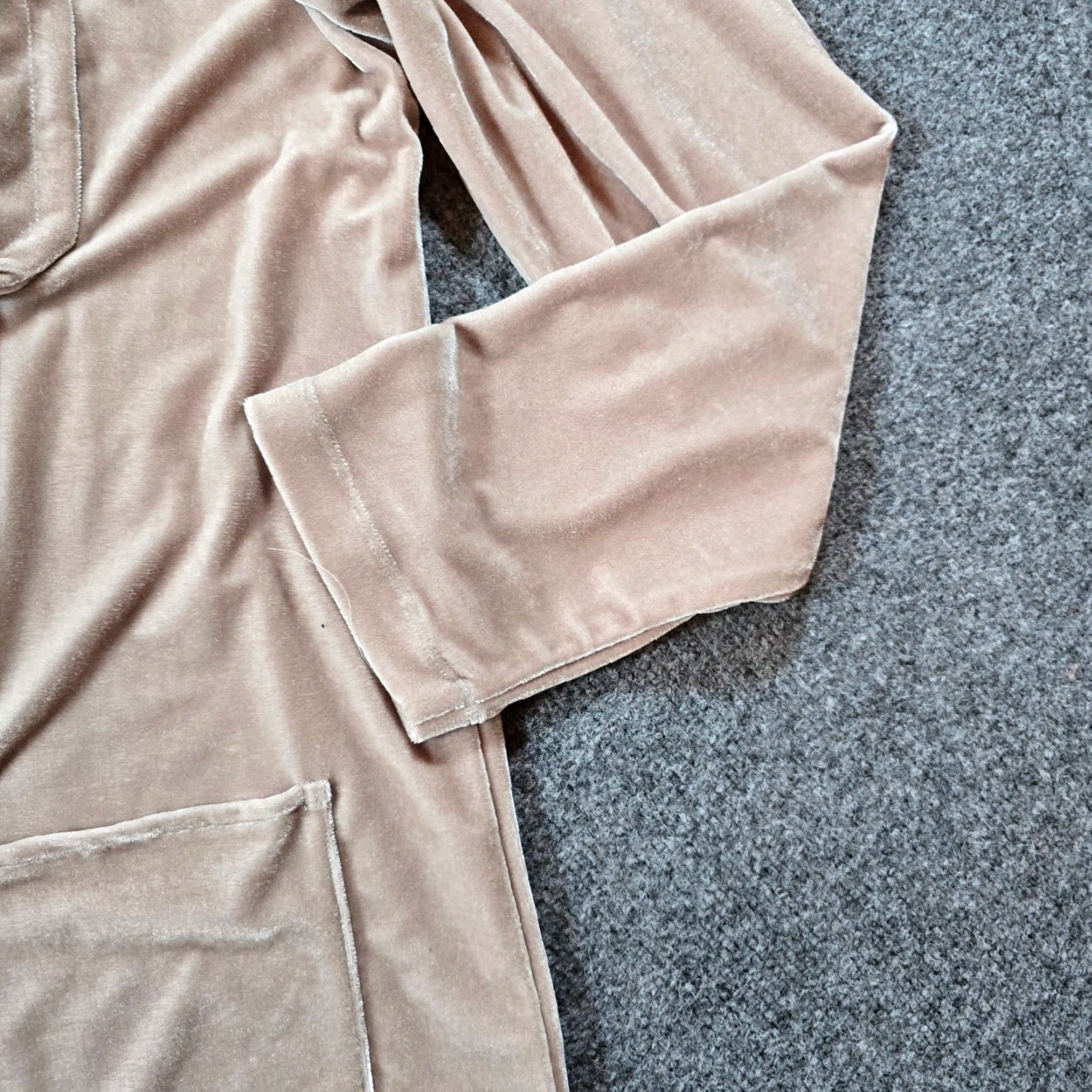 Vintage Susan Graver Cardigan Women M Velour Open Front 3/4 Sleeve Beige Tan Classic Vintage? Wait. Size M / US 6-8 / IT 42-44 - 3 Thumbnail