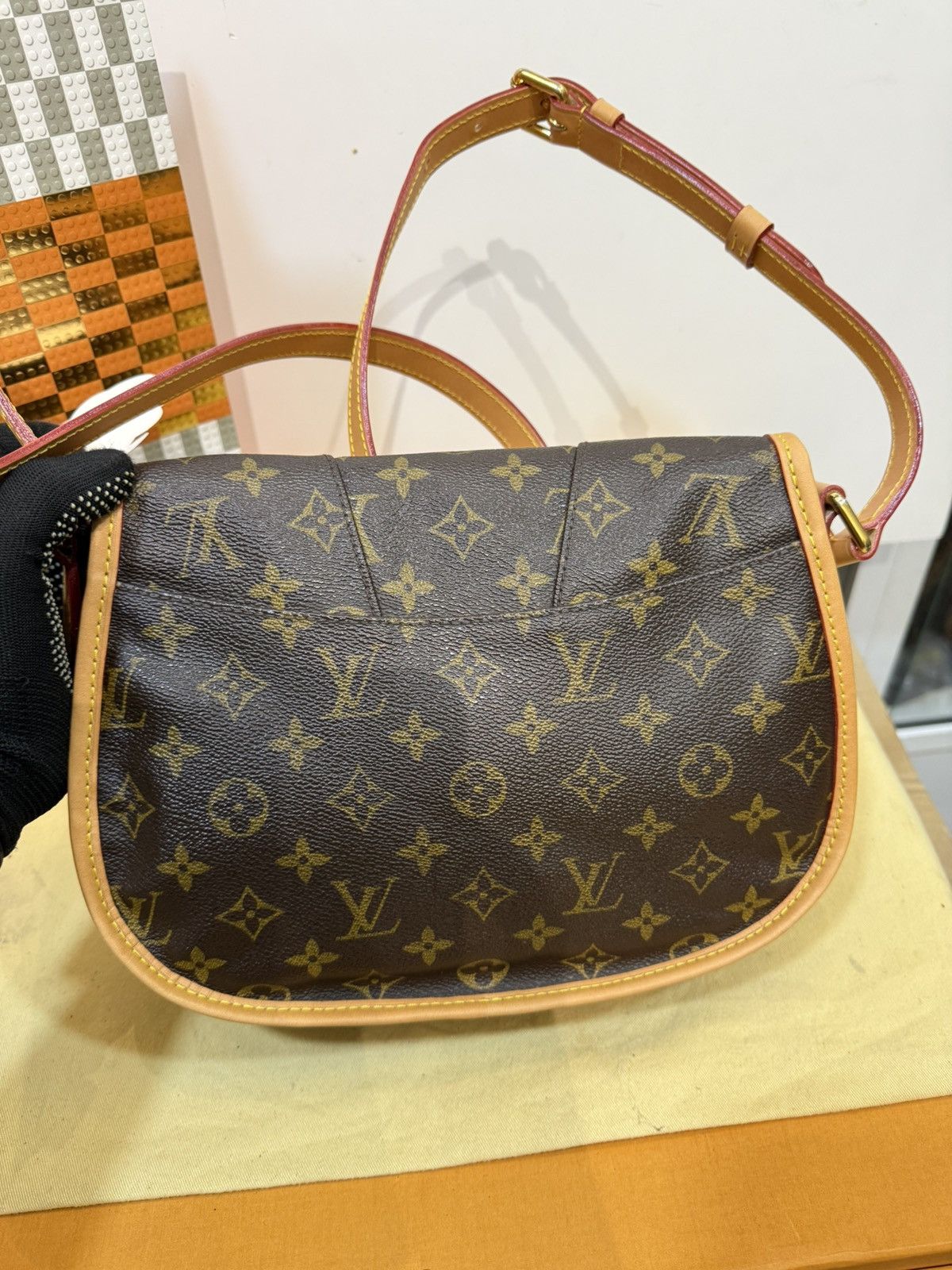 Louis Vuitton Louis vuitton monogram menilmontant pm ( 2117 ) Size ONE SIZE - 9 Thumbnail