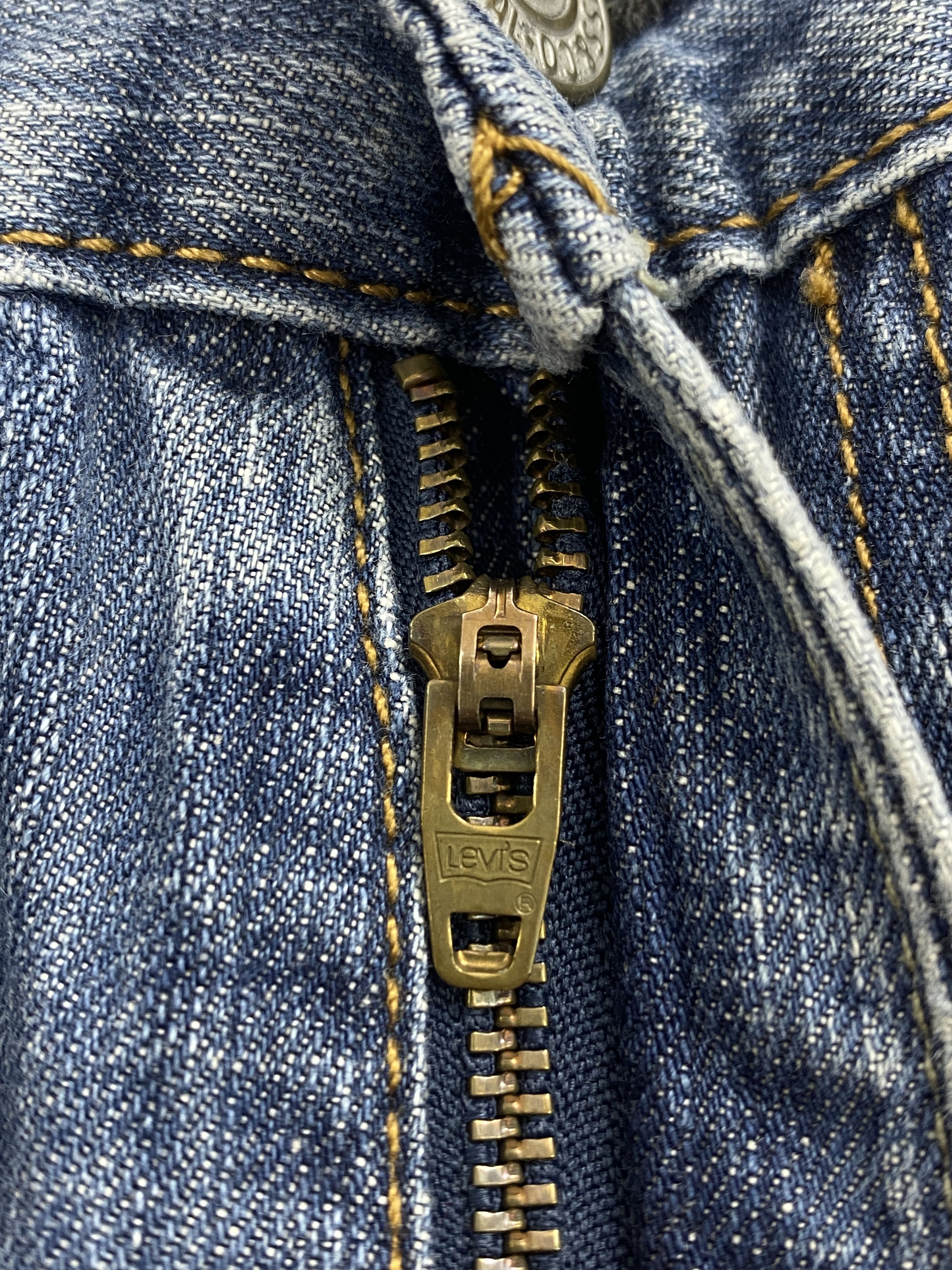 Levi's × Vintage Distressed Vintage Levi's 527 Faded Blue Bootcut Jeans Size US 35 - 11 Thumbnail