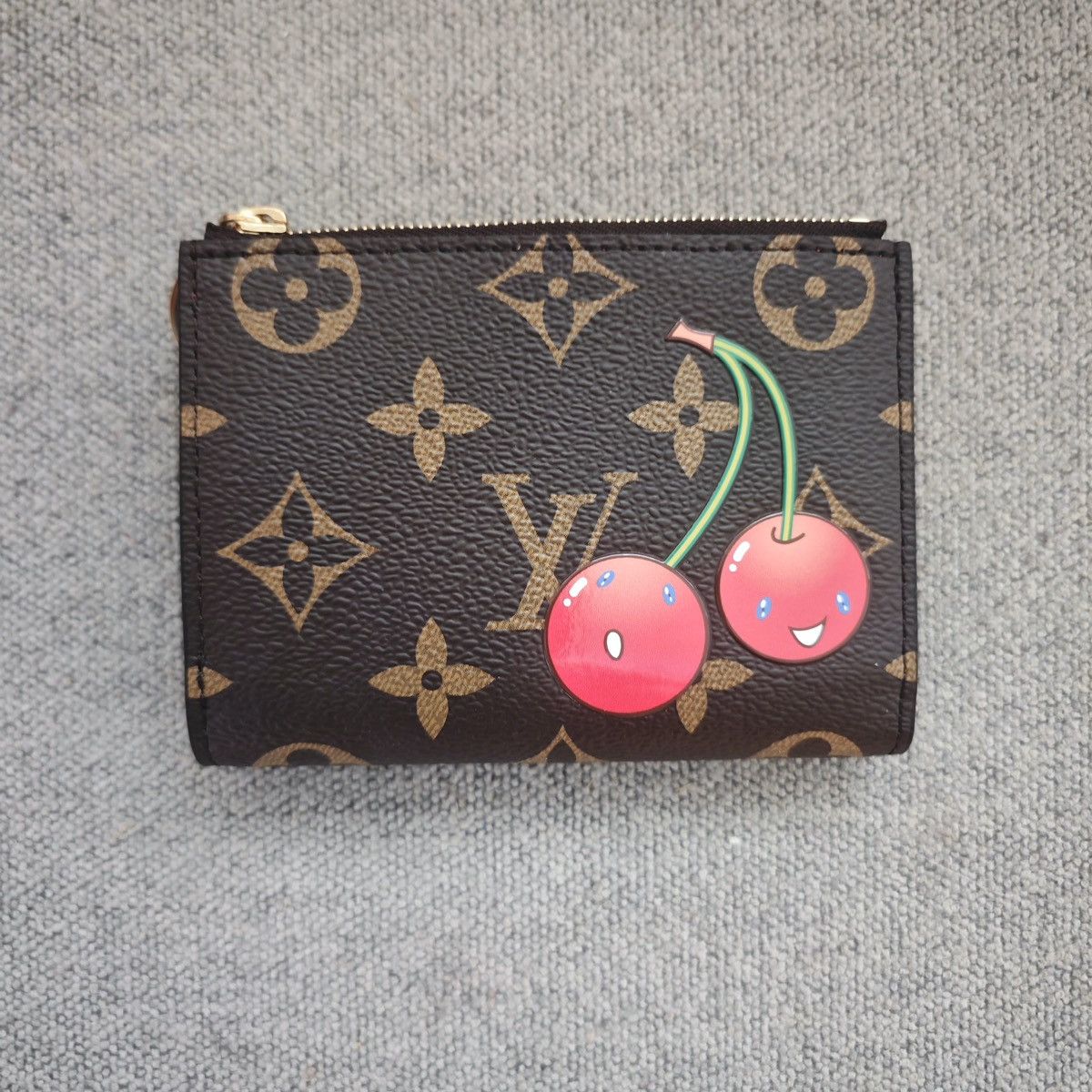 Louis Vuitton × Takashi Murakami Louis Vuitton x Murakami Cerise (Cherries) Wallet Size ONE SIZE - 1 Thumbnail